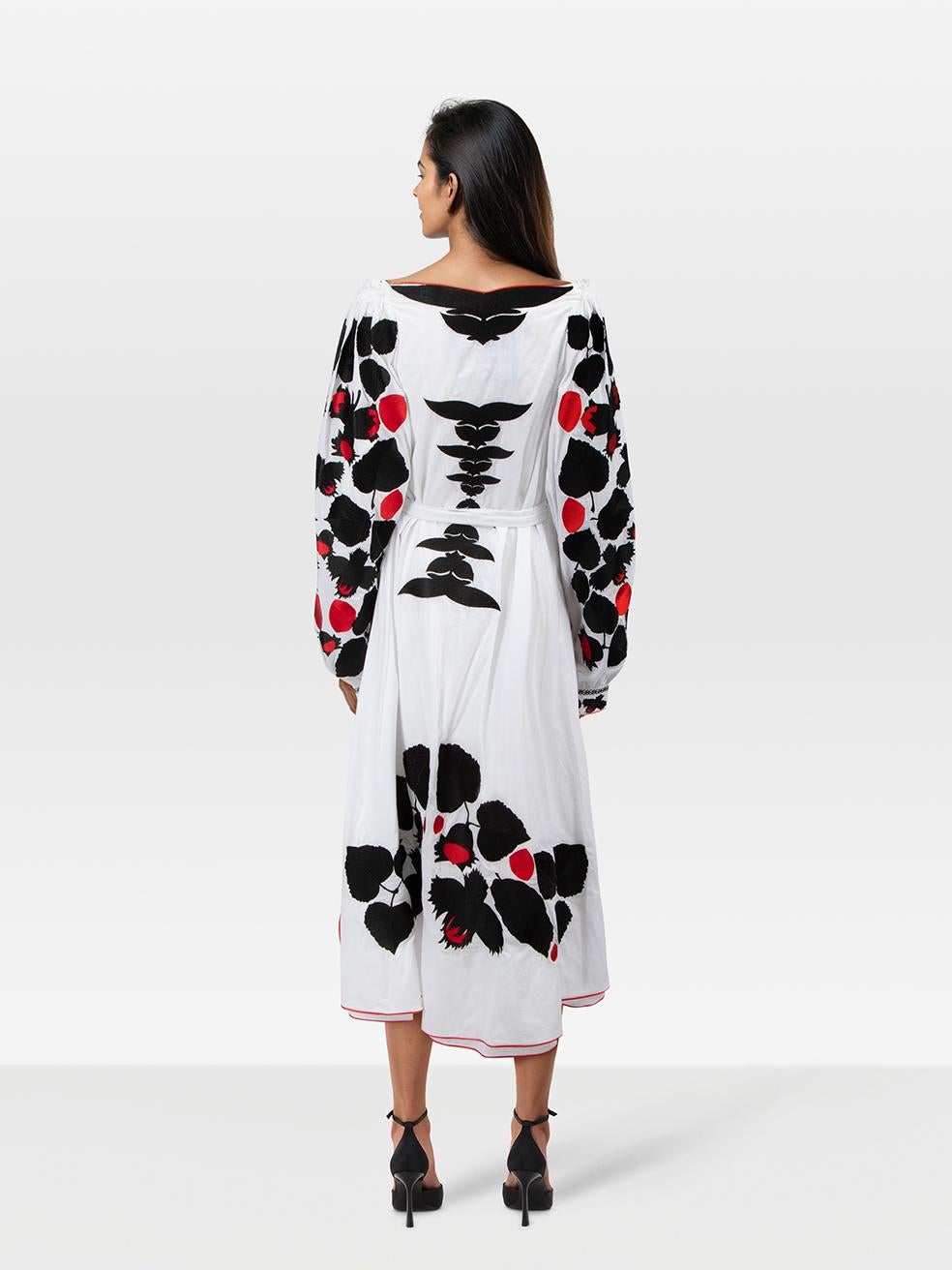 L'ÉTAT est Jamais porté, avec les étiquettes. En raison d'un mauvais stockage de la robe, la bande de taille de ce nouvel article de revente de la marque Yuliya Magdych présente des décolorations.
 

 

 

 Détails
 

 

 Multicolore
 

 Coton
 


