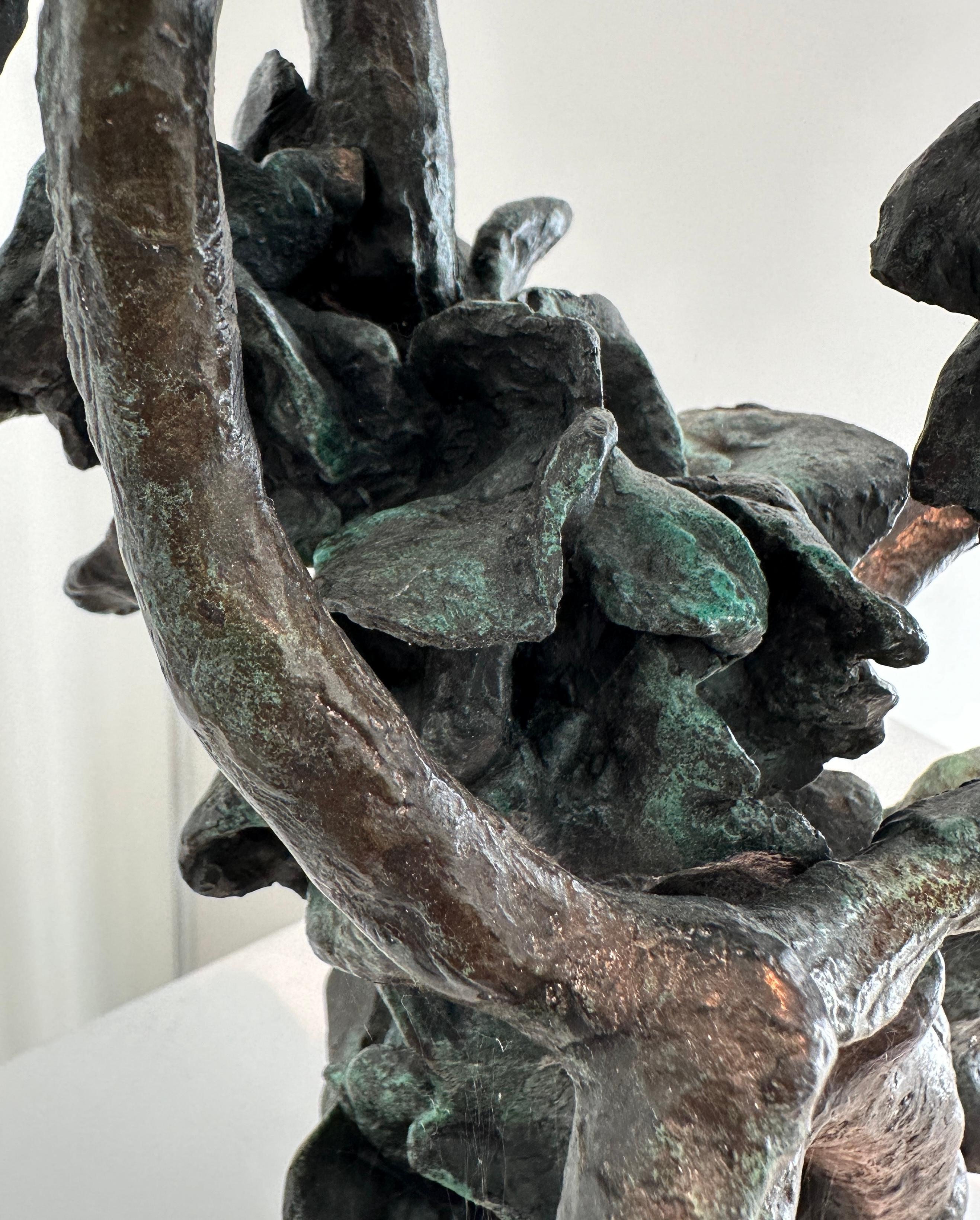 Donna che danza sugli alberi, scultura in bronzo di Yulla Lipchitz 4