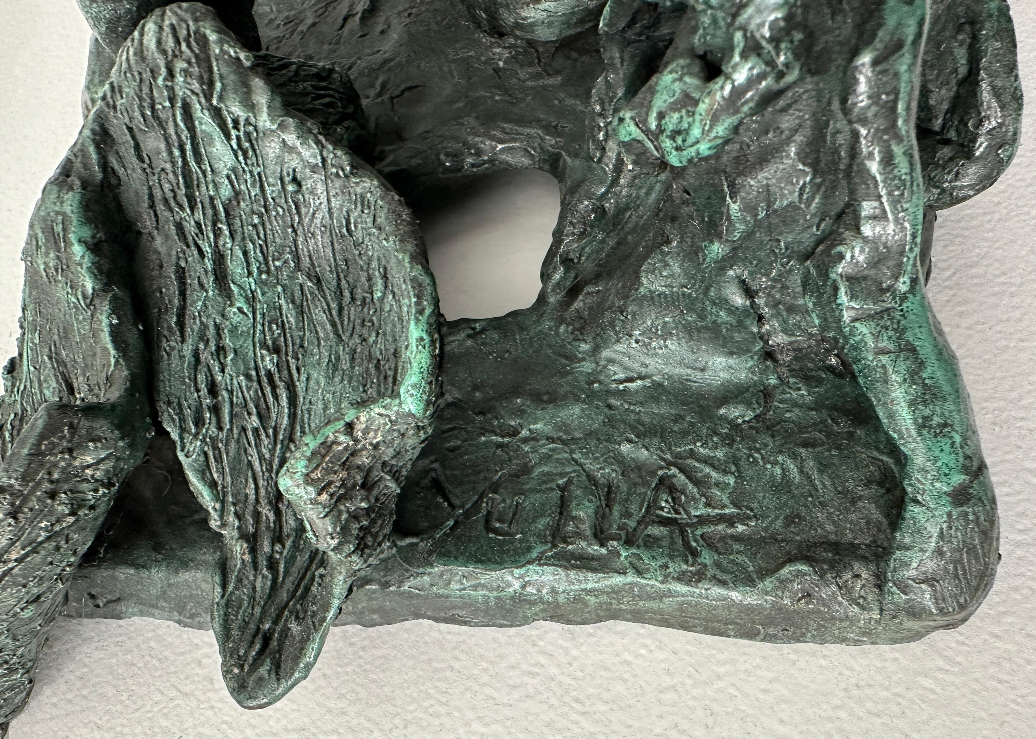 Frau, die Daunen liegt und wächst, mit Baumbronzeskulptur von Yulla Lipchitz im Angebot 3