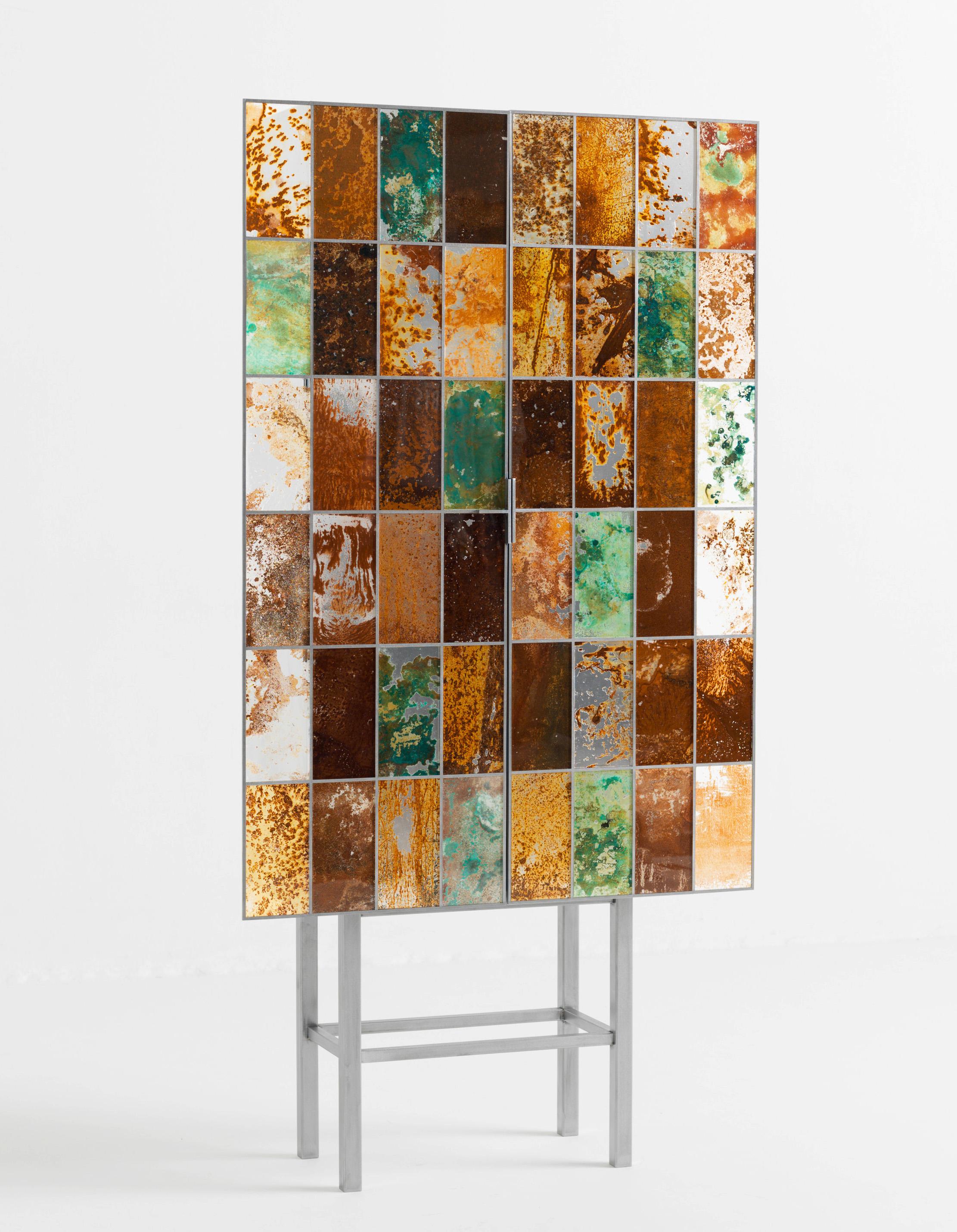 Cabinet designed by Yuma Kano.
Unique surface material of doors are acrylic. This acrylic is what rust was transformed. Artist calls it 