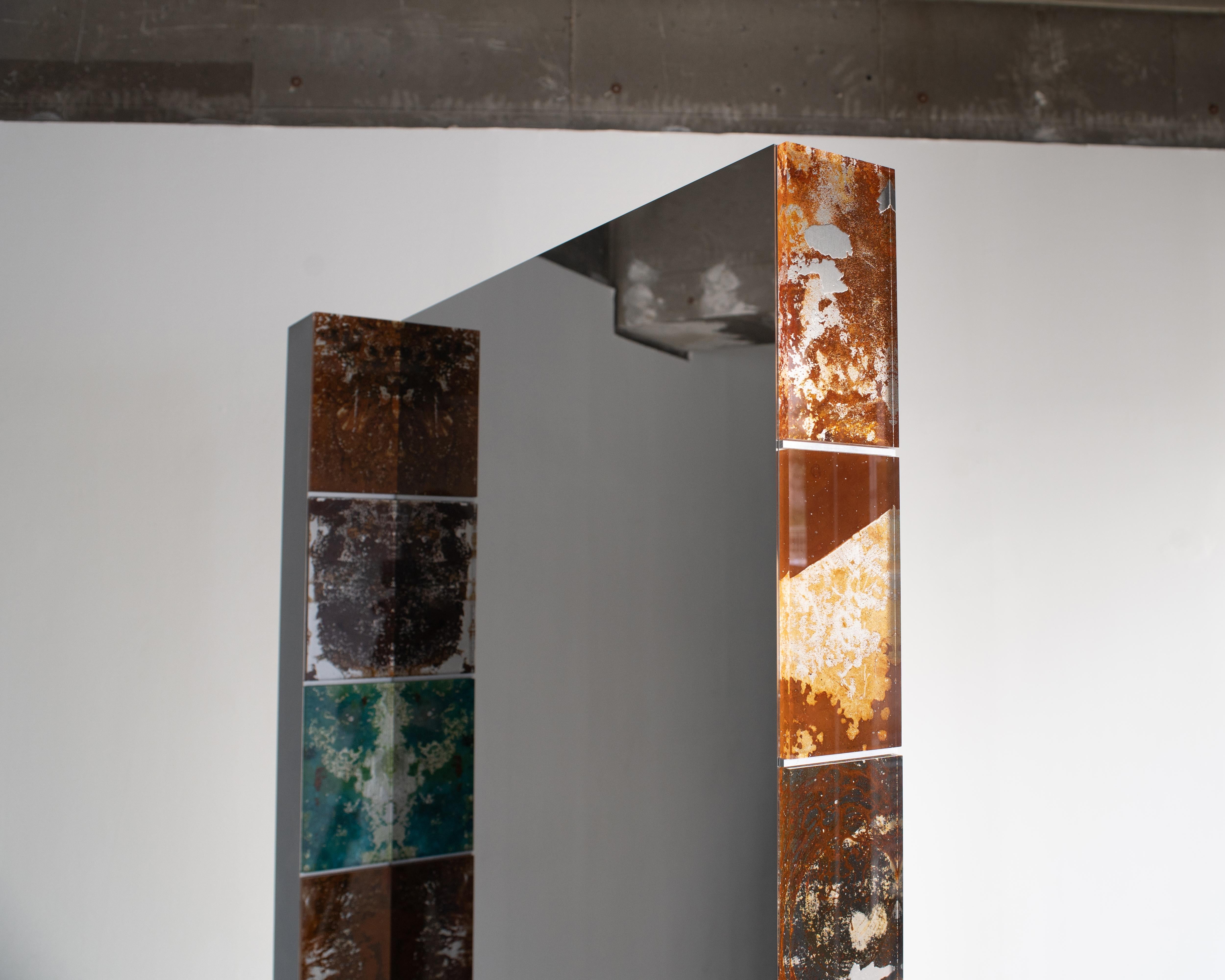 Miroir de moisson en acrylique Yuma Kano Rust en vente 1