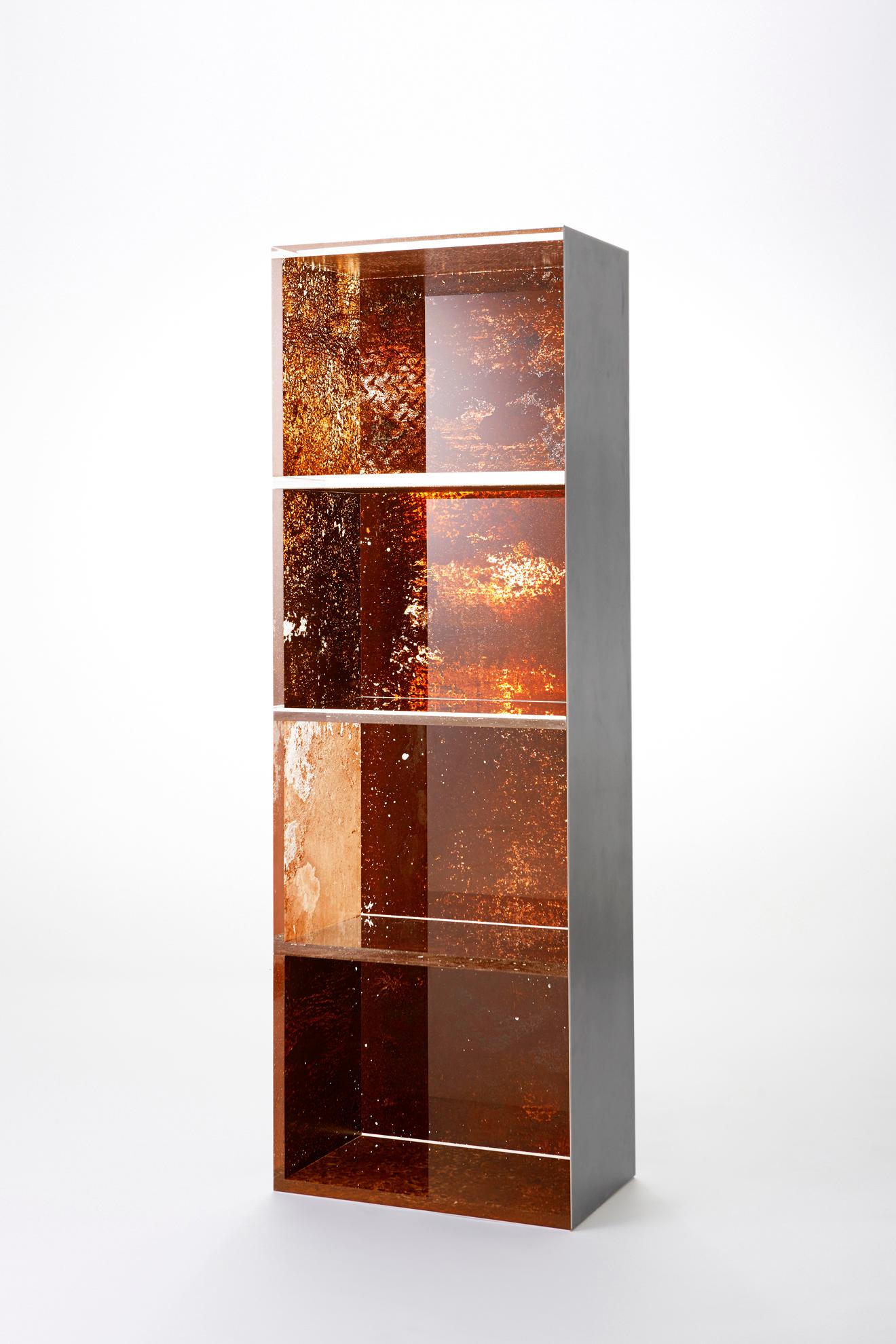 Shelf designed by Yuma Kano.
Brown colored material is acrylic. This acrylic is what rust was transformed. Artist calls it 