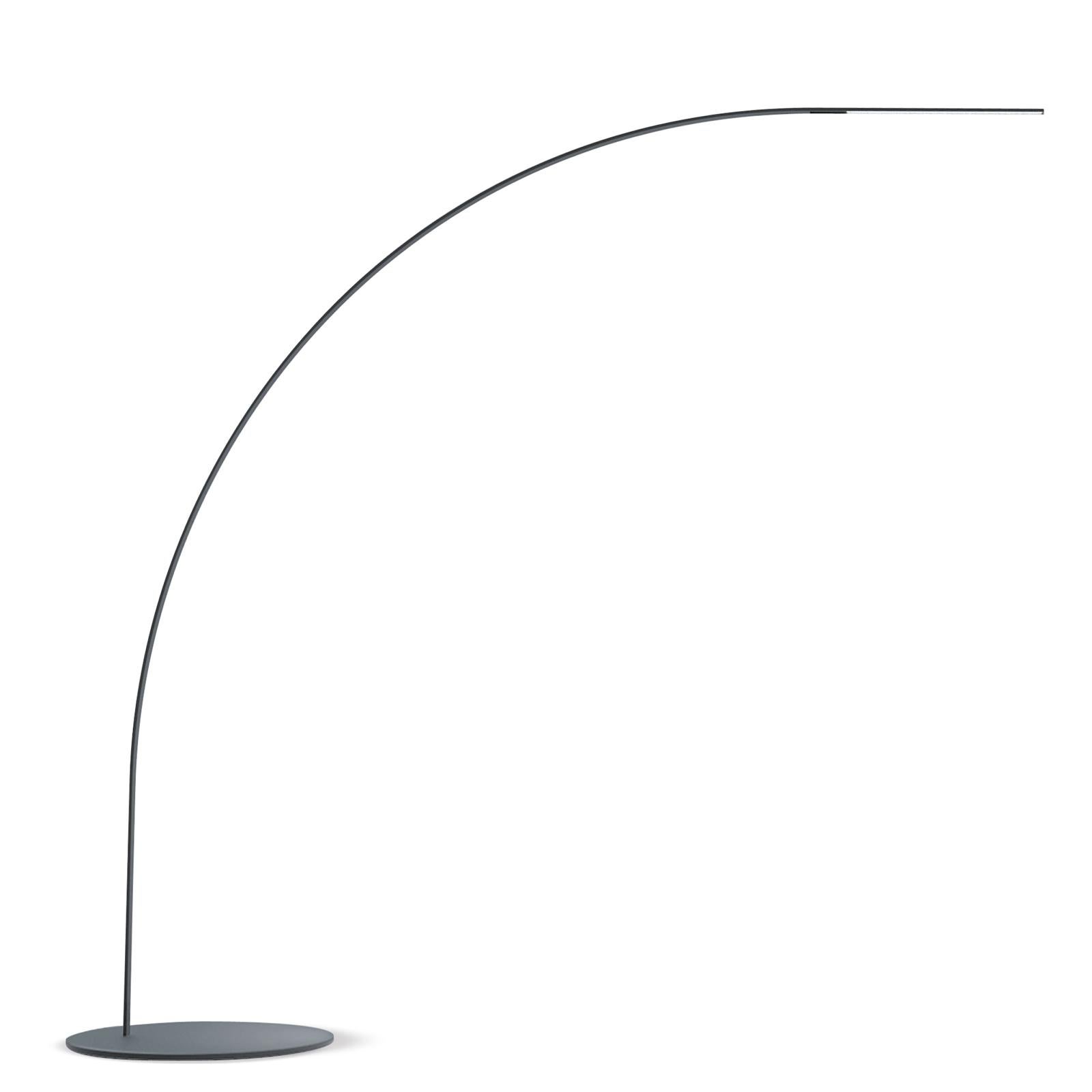 Absolute synthesis destined to become a new universal Classic.
Essential design meets a sturdy lightweight structure in a composite of fiberglass and carbon fiber.
The 170 dimmable Leds that are part of the lamp structure mean it takes
up very