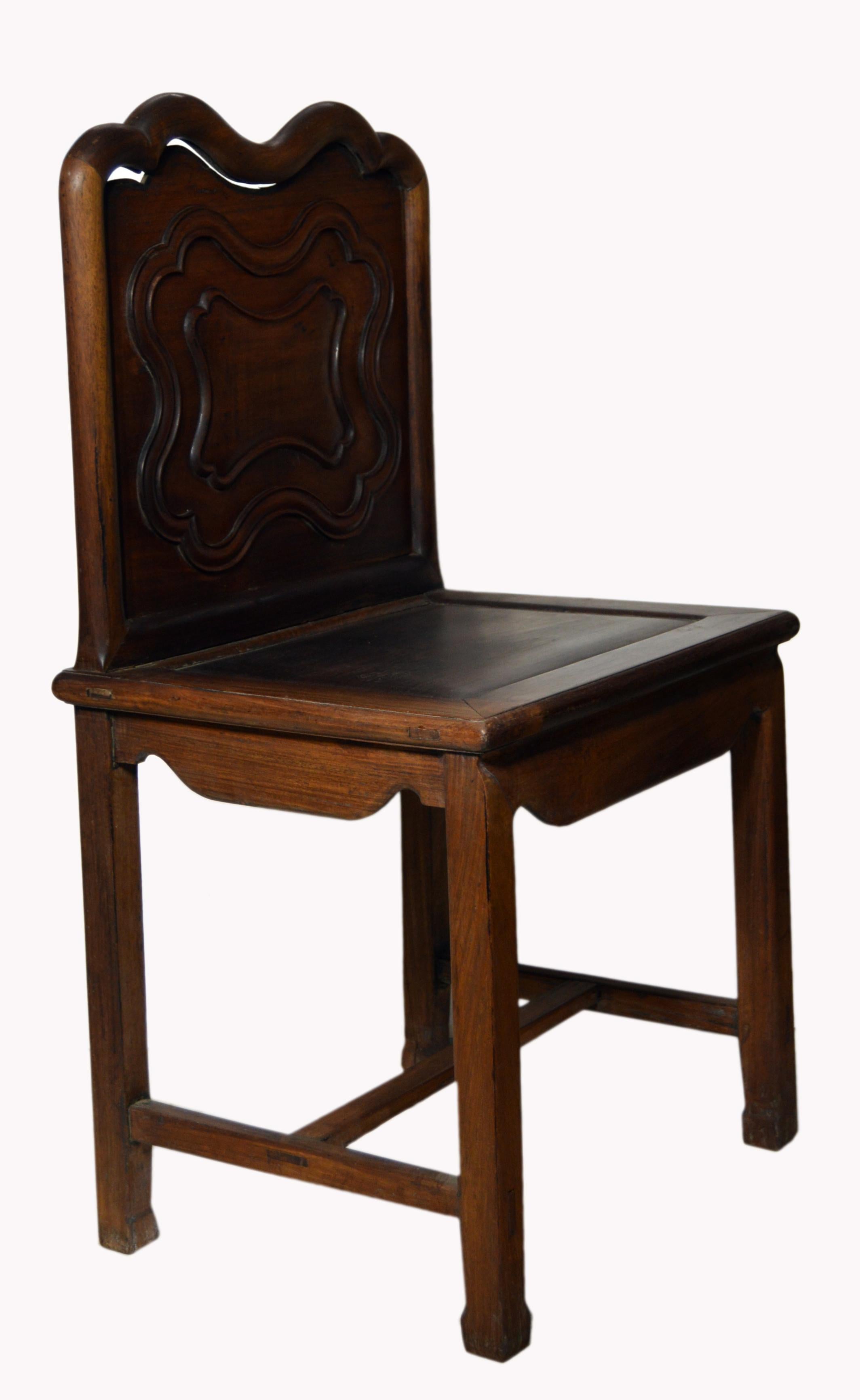 Elm Yumu Chinese 19th Century Side Chair with Dark Lacquered Finish and Cartouche For Sale