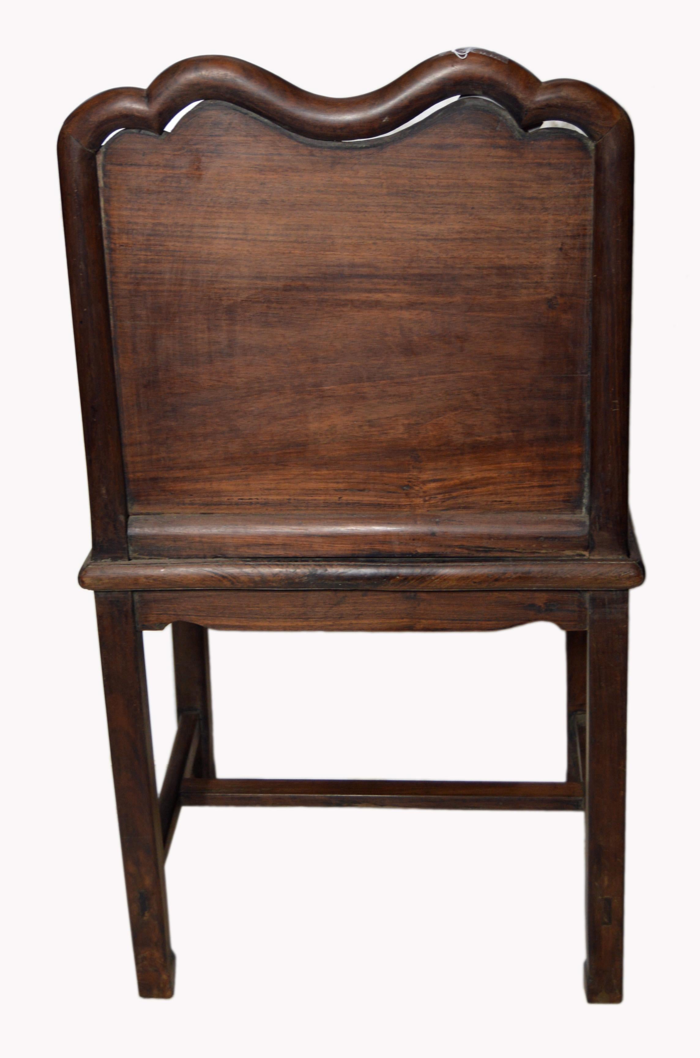Yumu Chinese 19th Century Side Chair with Dark Lacquered Finish and Cartouche For Sale 2