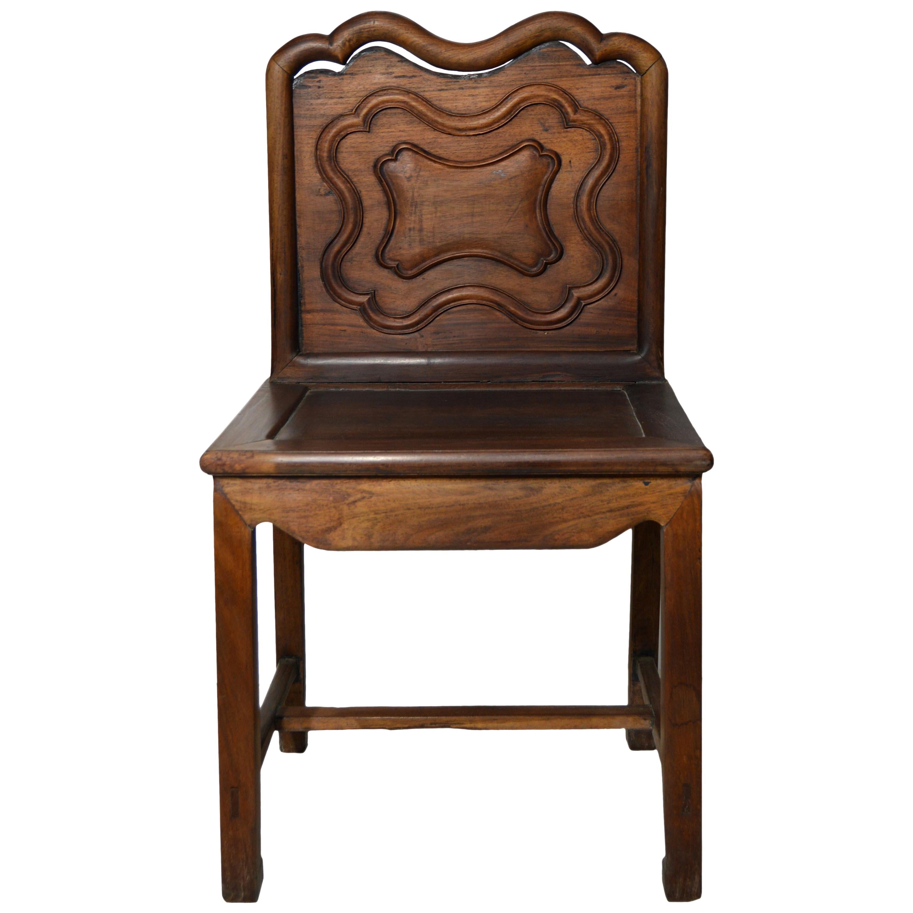 Yumu Chinese 19th Century Side Chair with Dark Lacquered Finish and Cartouche For Sale