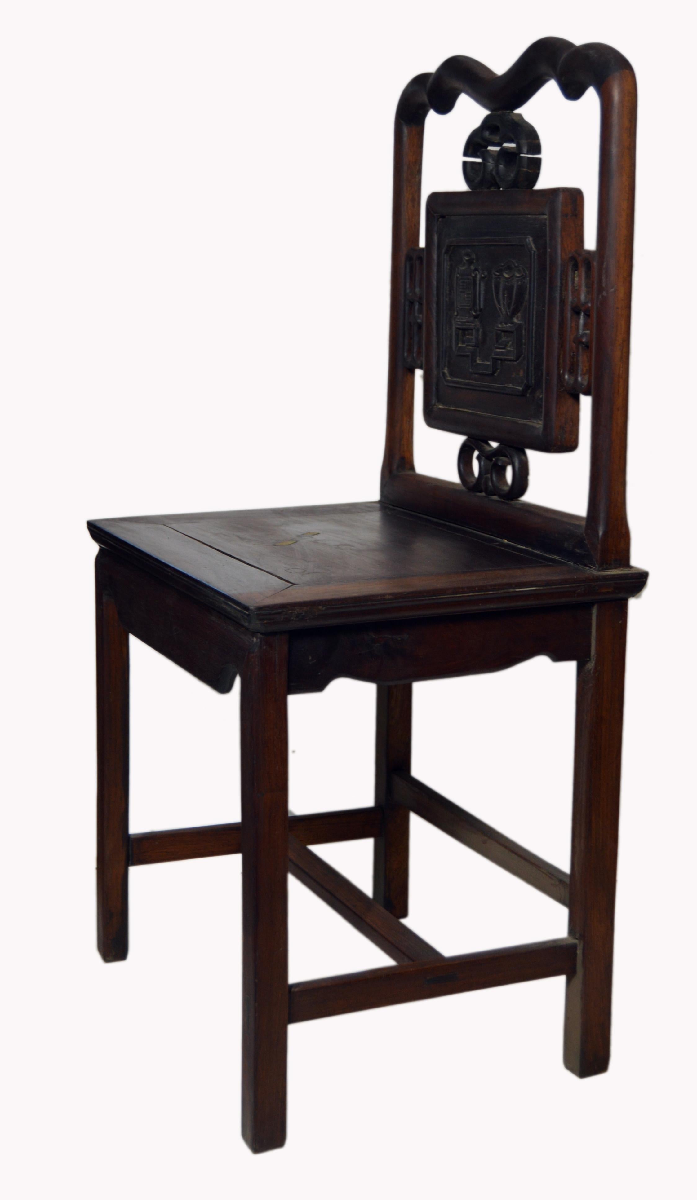 Yumu Wood Chinese 19th Century Chair with Hand-Carved Décor and Lacquered Finish For Sale 3