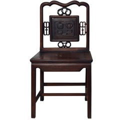 Chaise chinoise du XIXe siècle en bois de Yumu avec décor sculpté à la main et finition laquée
