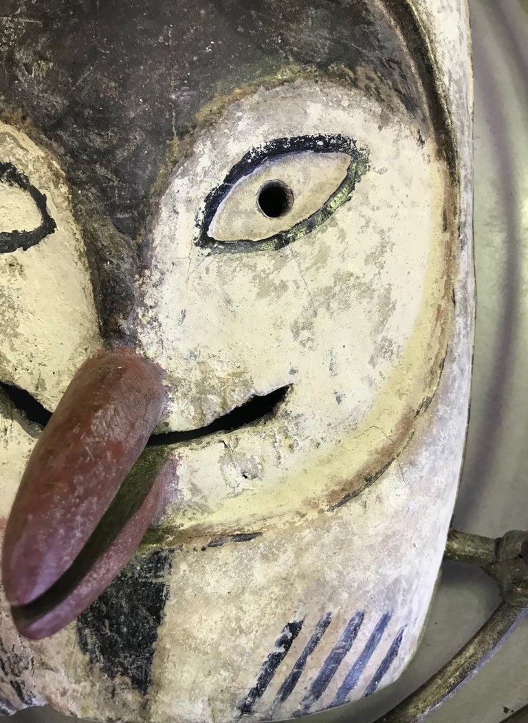 Yupik Yup'ik Native American Alaska Carved Polychrome Wood Anthropomorphic Mask In Good Condition For Sale In Studio City, CA