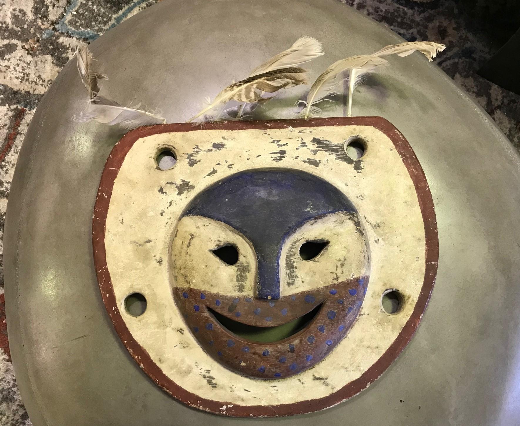 Máscara de Espíritu Antropomorfo Yupik Yup'ik Nativo Americano de Alaska Madera Policromada en venta 5