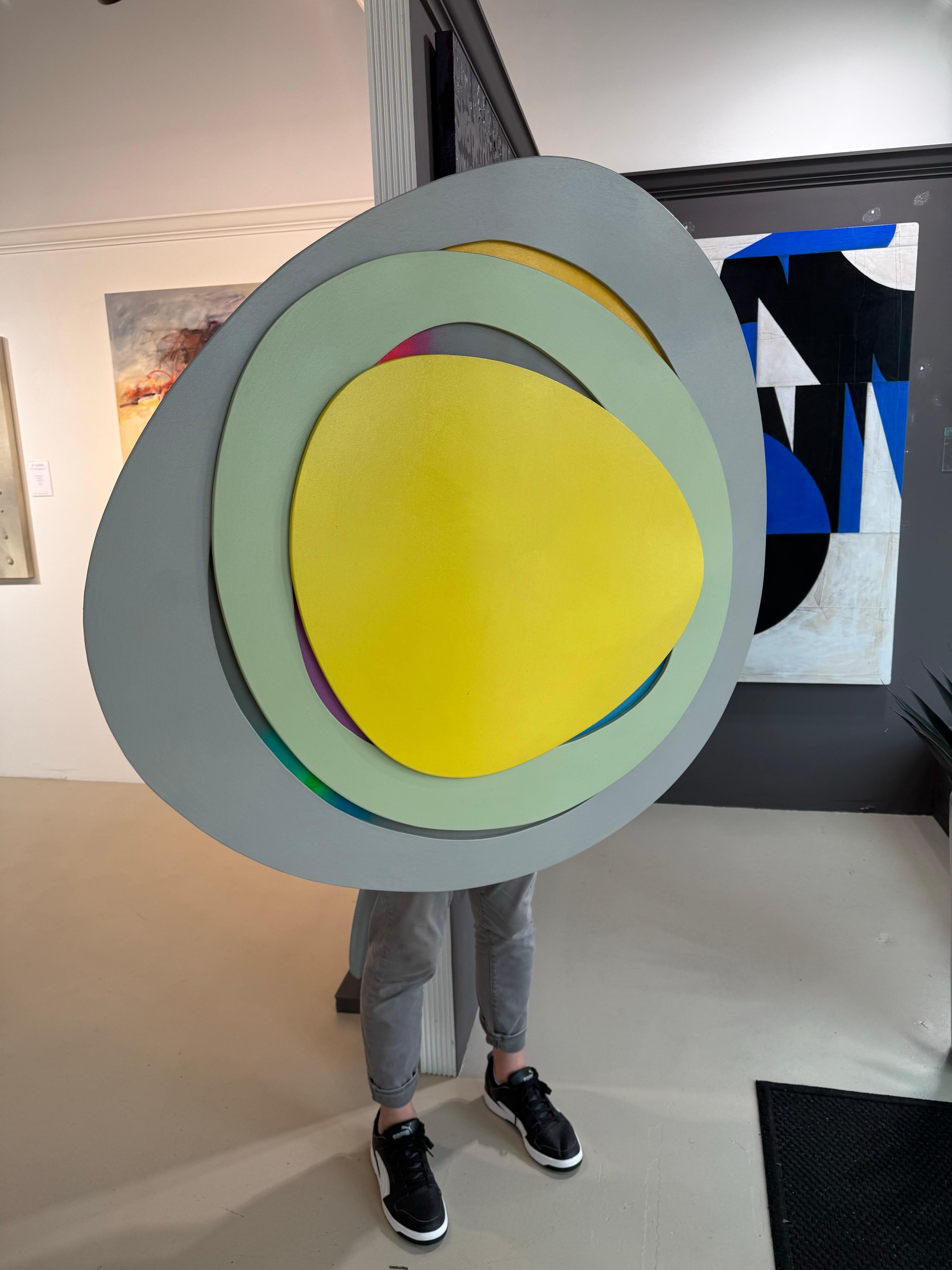 Yury wurde in Belarus geboren. Abschluss an der Belarussischen Staatlichen Akademie der Künste. Nach seinem Abschluss begann er eine Karriere im Bereich Illustration und Grafikdesign und malte in seiner Freizeit. Nach mehreren erfolgreichen