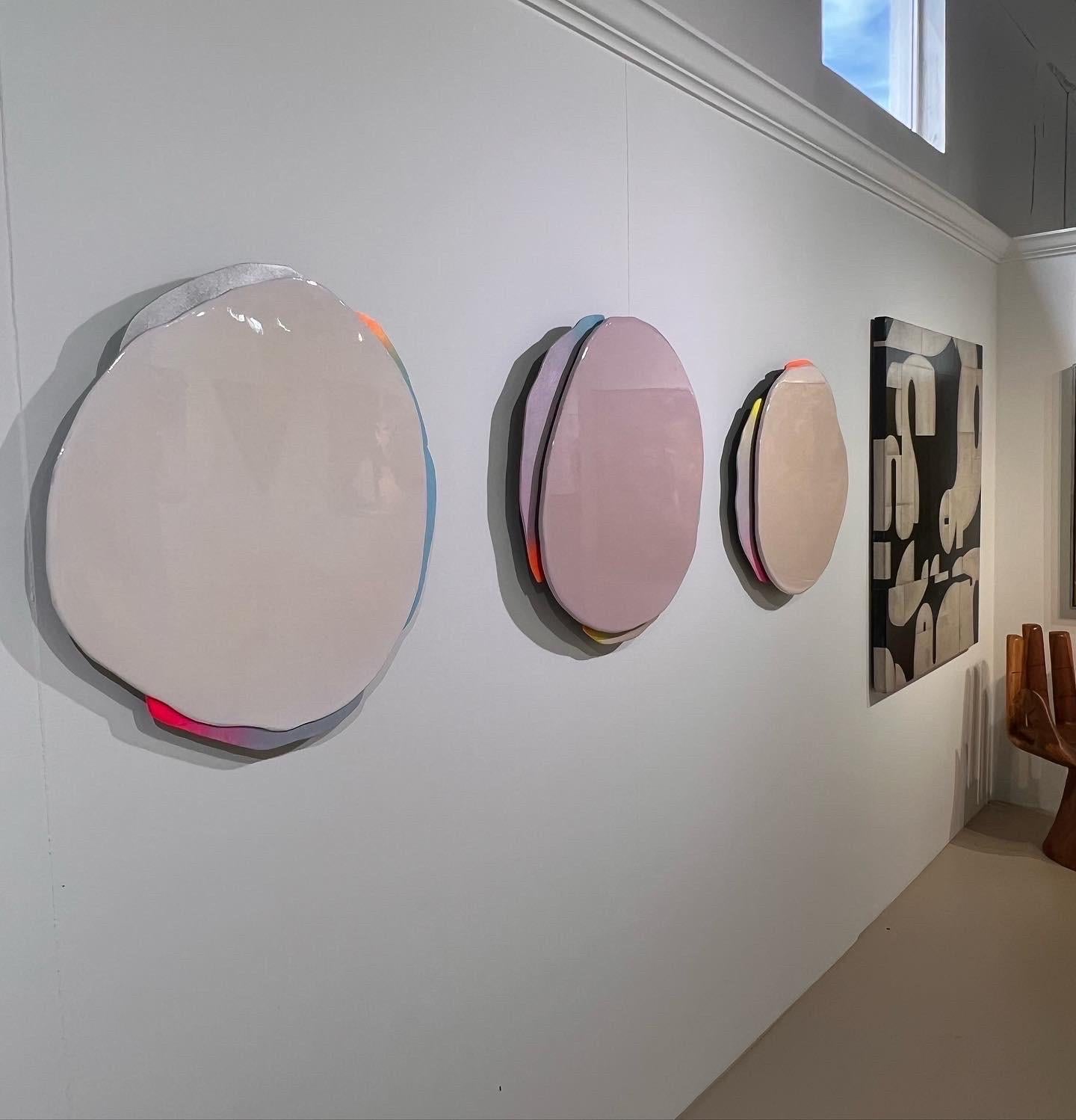 Pittura acrilica su legno intitolata 