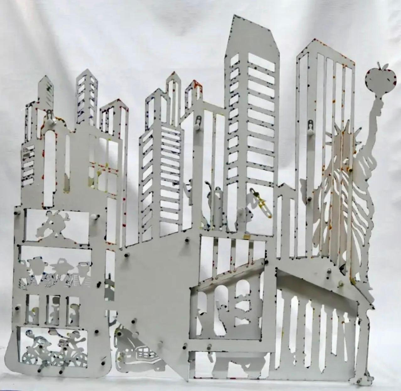 Große Metall-Skulptur Wandbehang 3D Malerei New York City Whimsical Pop Art im Angebot 2