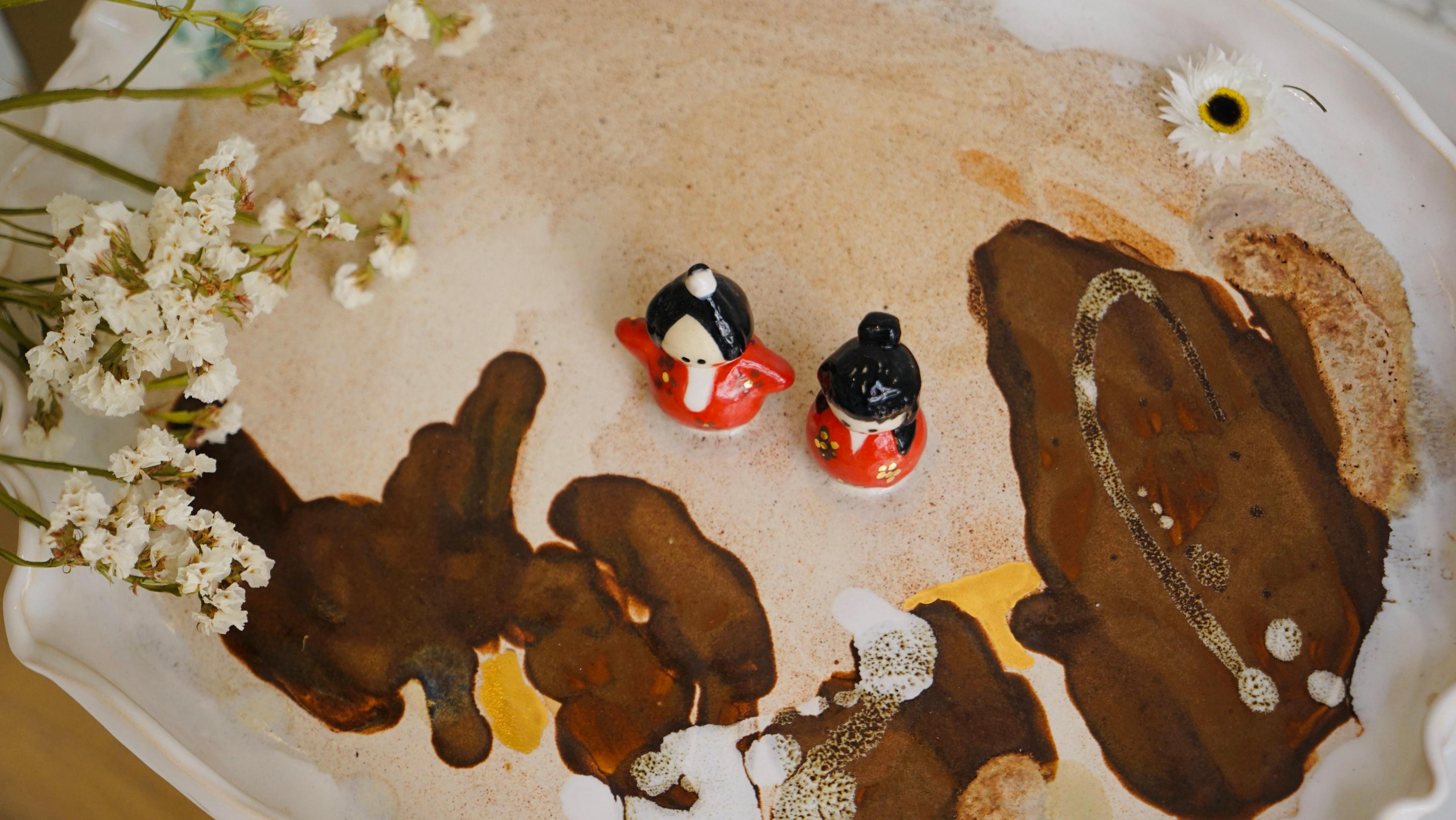 Sculpté à la main Plat de service Yuzu en STONEWARE par Hania Jneid en vente