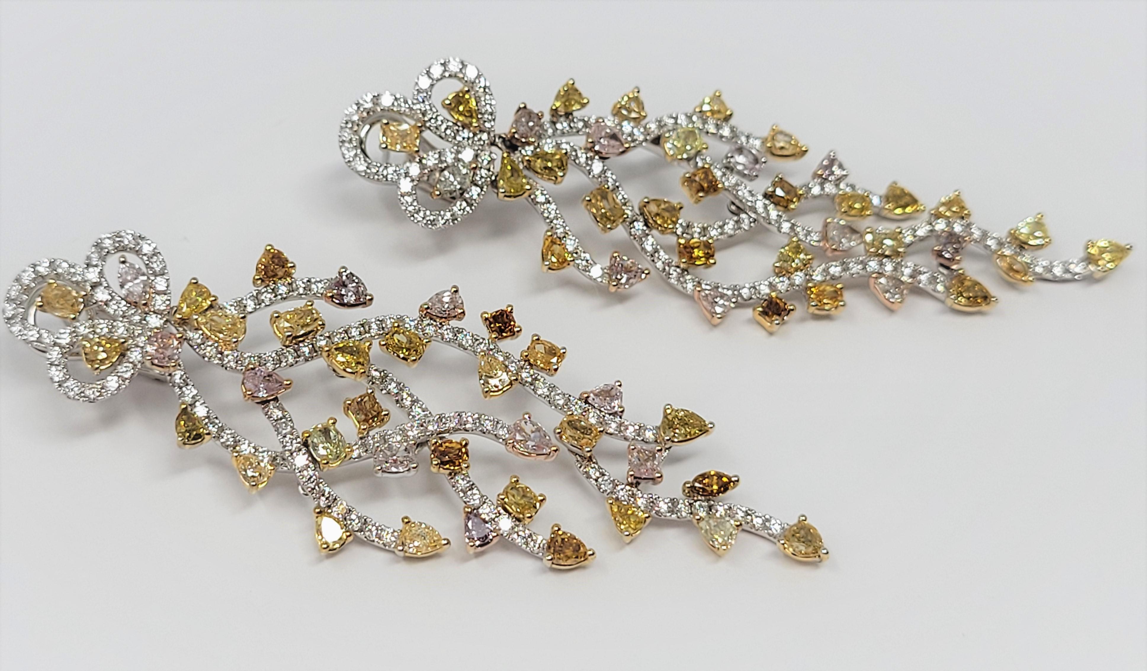 Yvel 14,0 Karat farbige Diamant-Ohrringe aus 18 Karat Weißgold für Damen oder Herren im Angebot