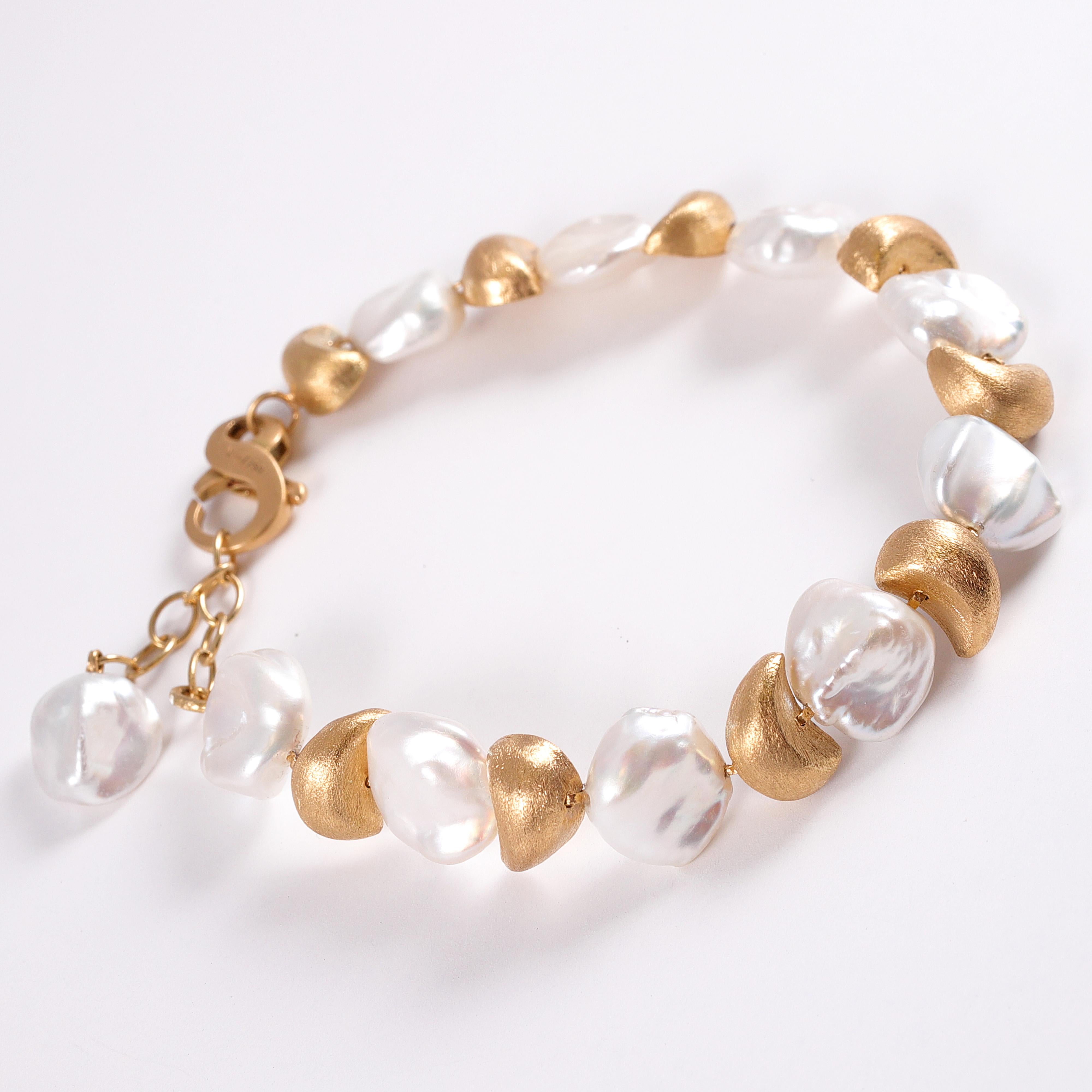 Women's or Men's Yvel 18 Karat Gold and Pearl Bracelet