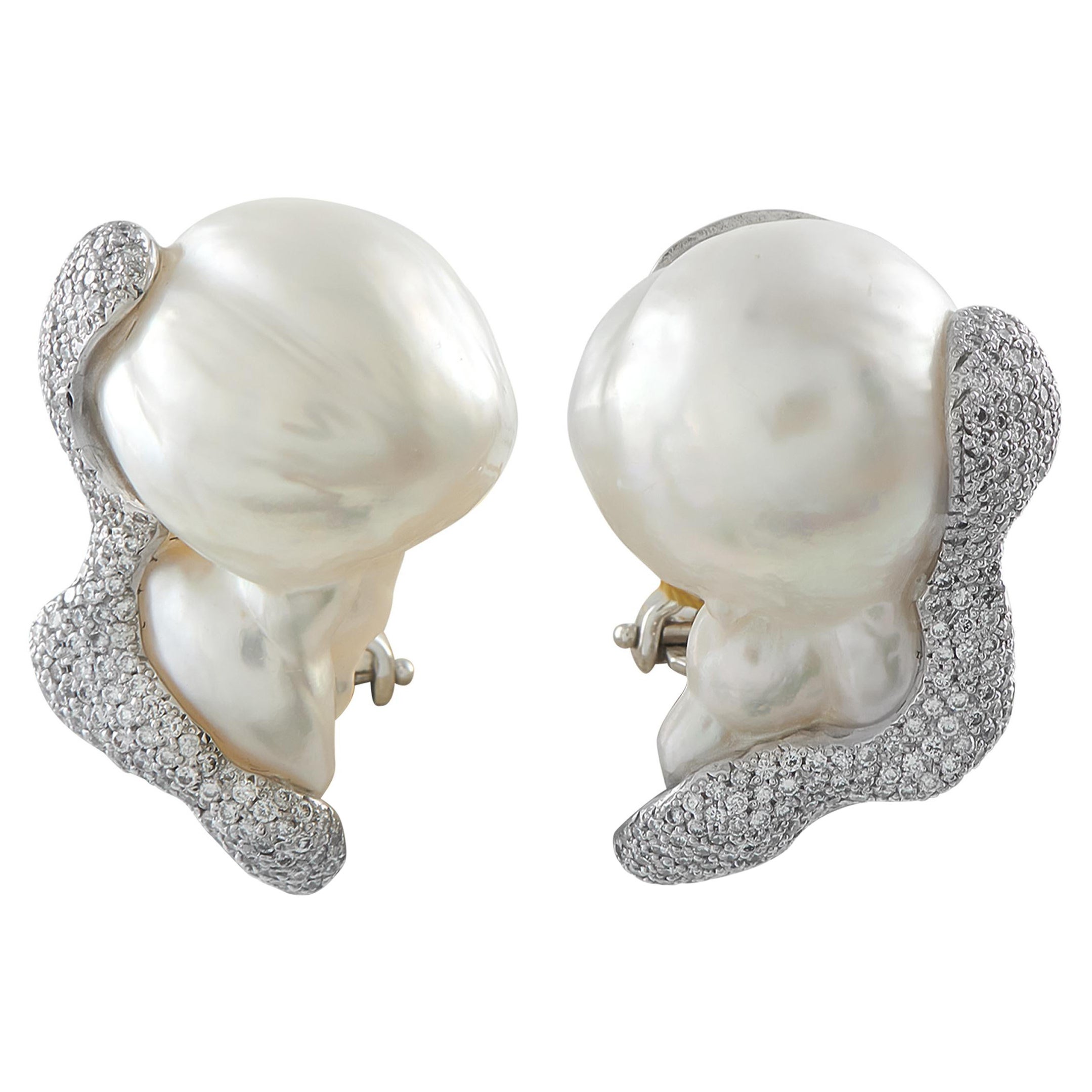 Pendientes de oro blanco de 18 quilates con diamantes de 2,15 ct y perlas barrocas YV19-112125 en venta