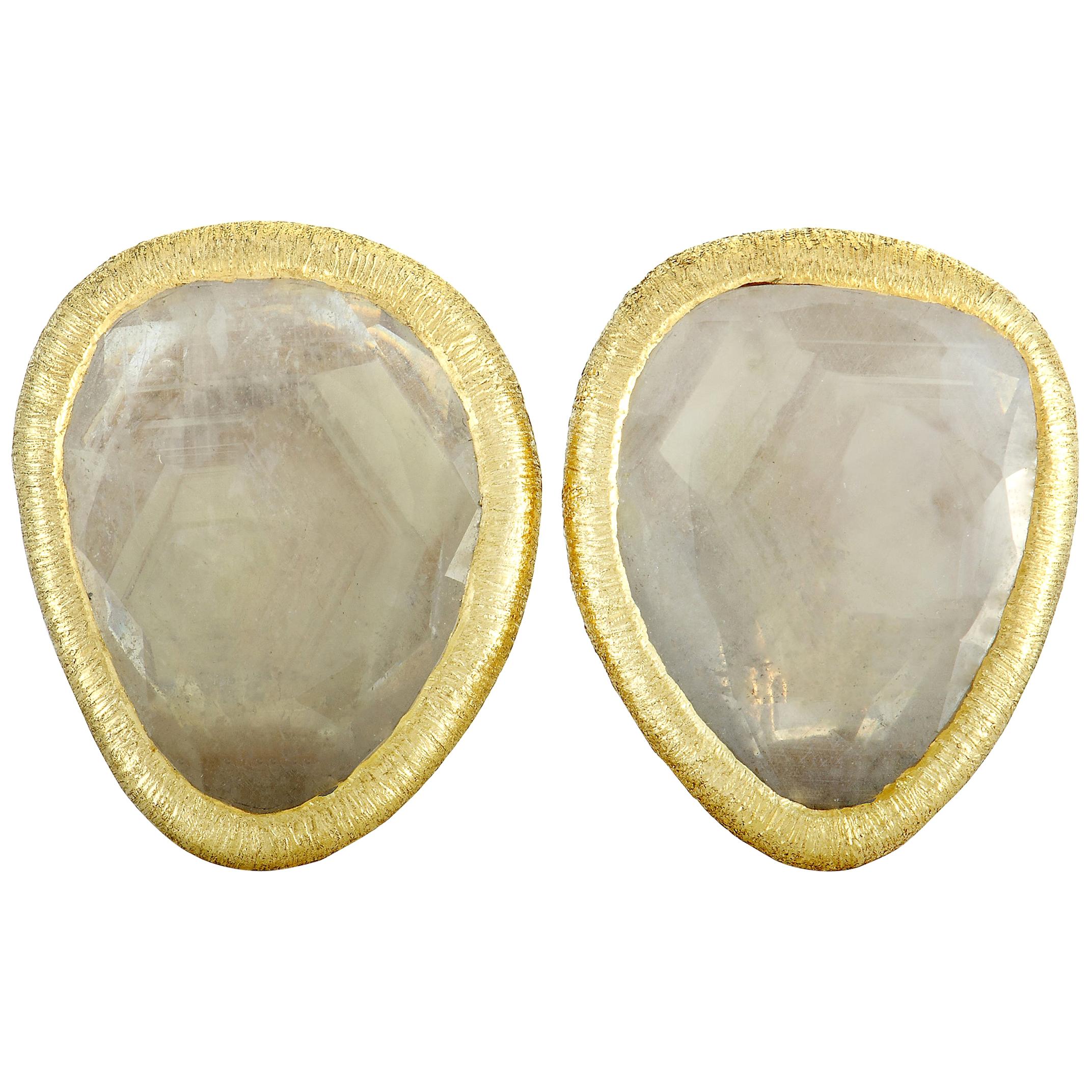 Yvel 18 Karat Yellow Gold Green Sapphire Clip-On Earrings