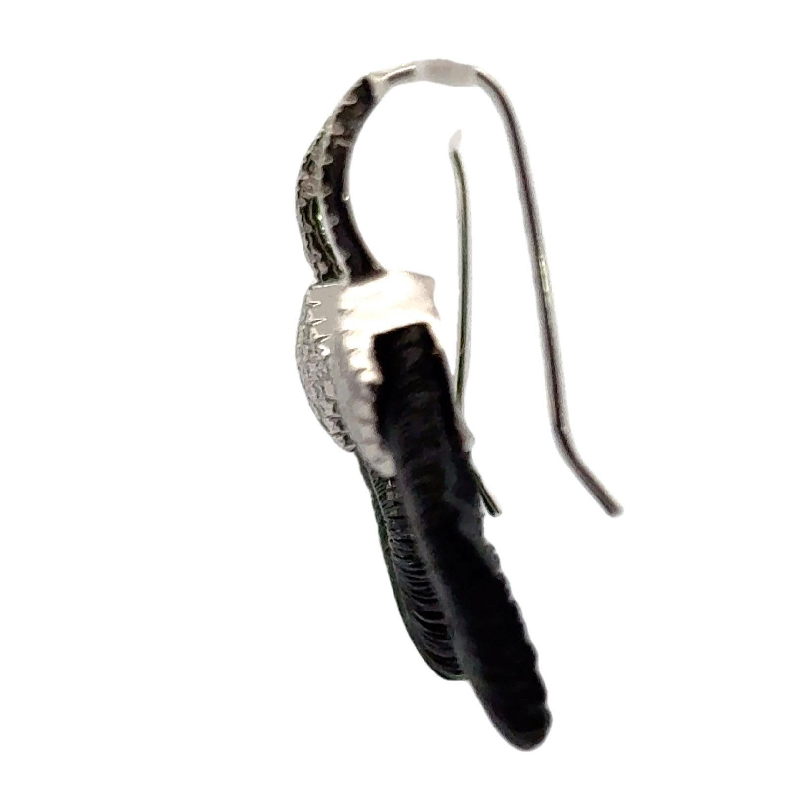 Donna Yvel Orecchini a goccia quadrati con diamante in oro bianco e nero 18 carati in vendita