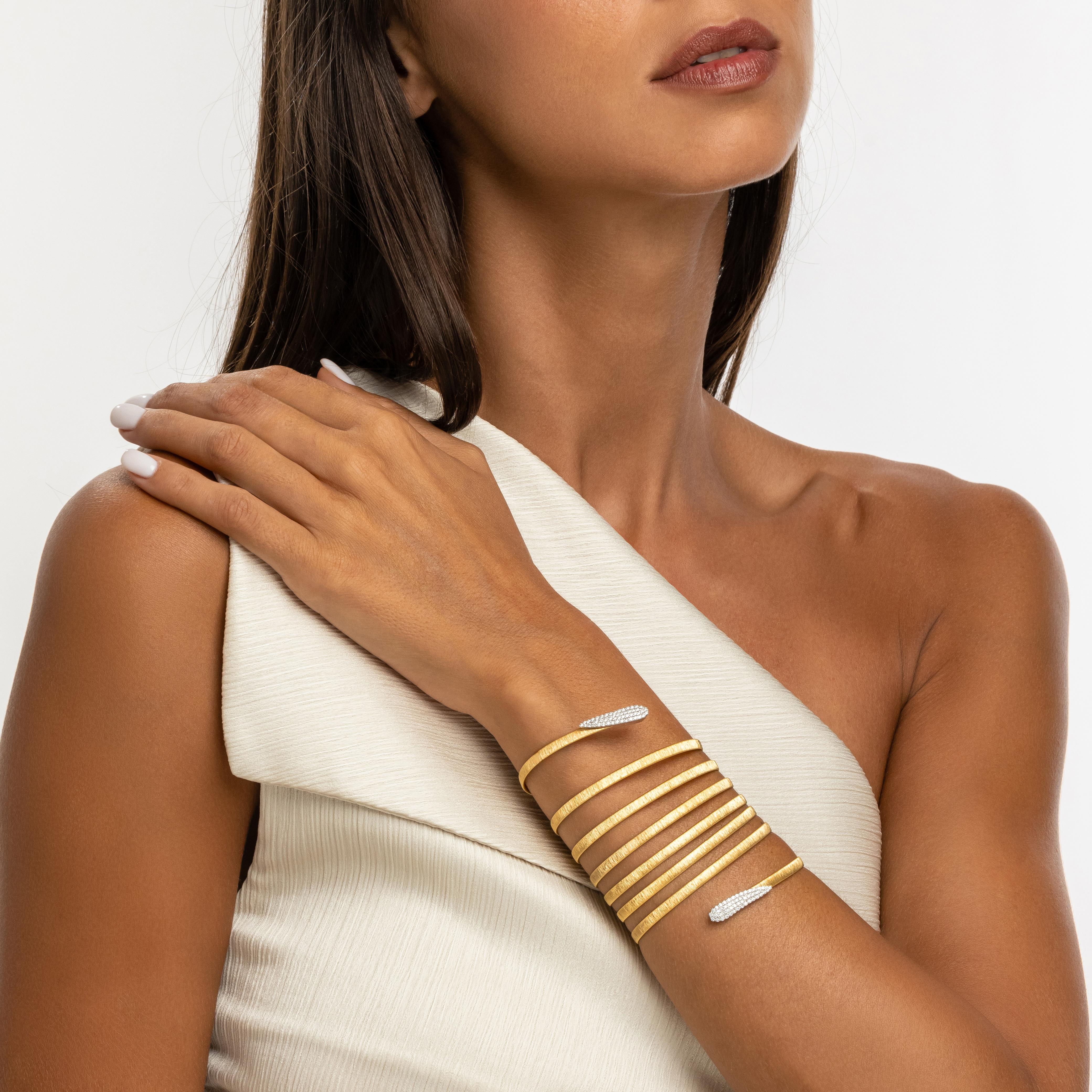 Yvel Ethiopia Wickelarmband aus 18 Karat Gelbgold mit weißenen Diamanten im Zustand „Neu“ im Angebot in Jerusalem, IL