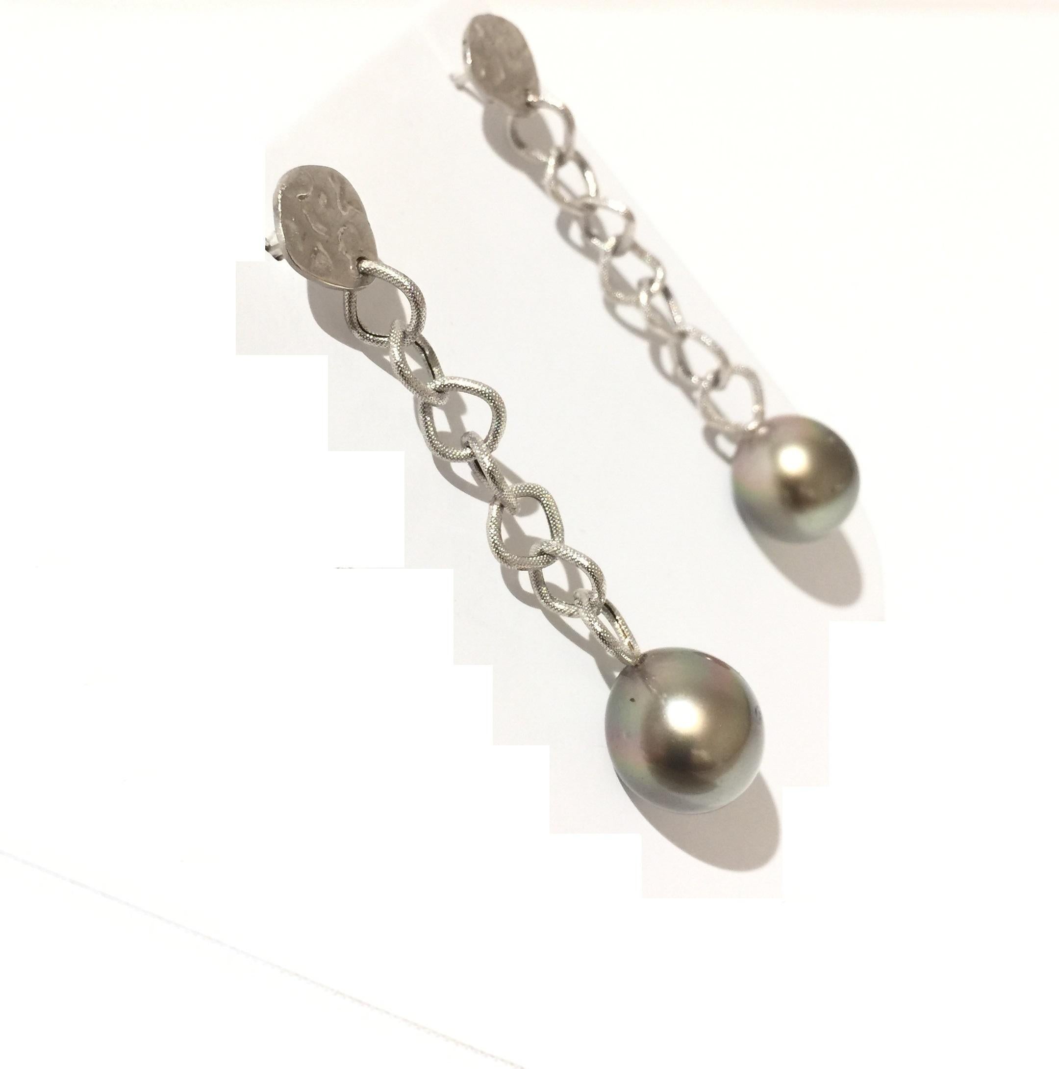 Yvel Gold and Pearl.
18k White Gold
Pearl
Post Back
E1MAR5THW