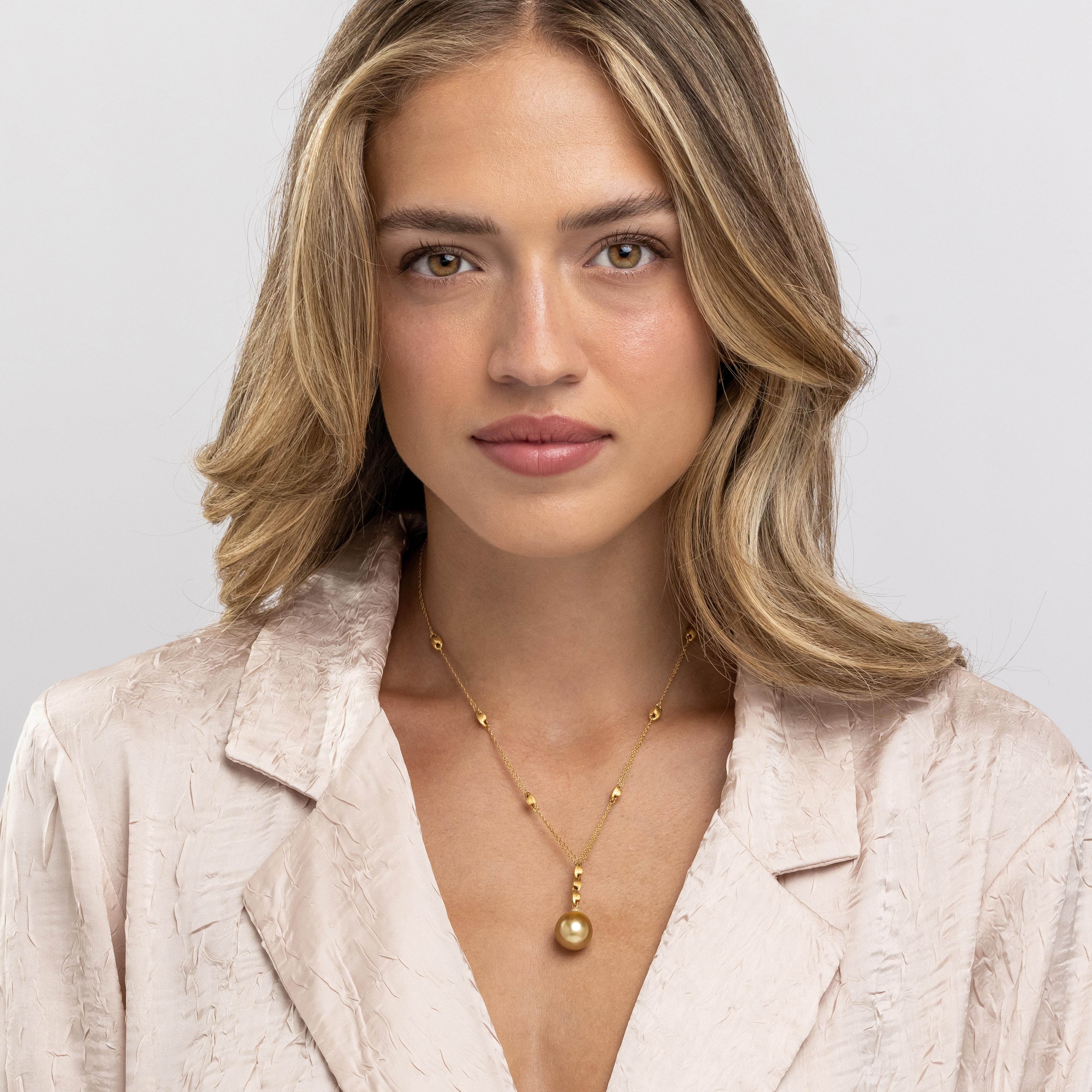 Yvel Golden Brown South Sea Pearl Pendant Necklace in 18K Yellow Gold In New Condition For Sale In Jerusalem, IL