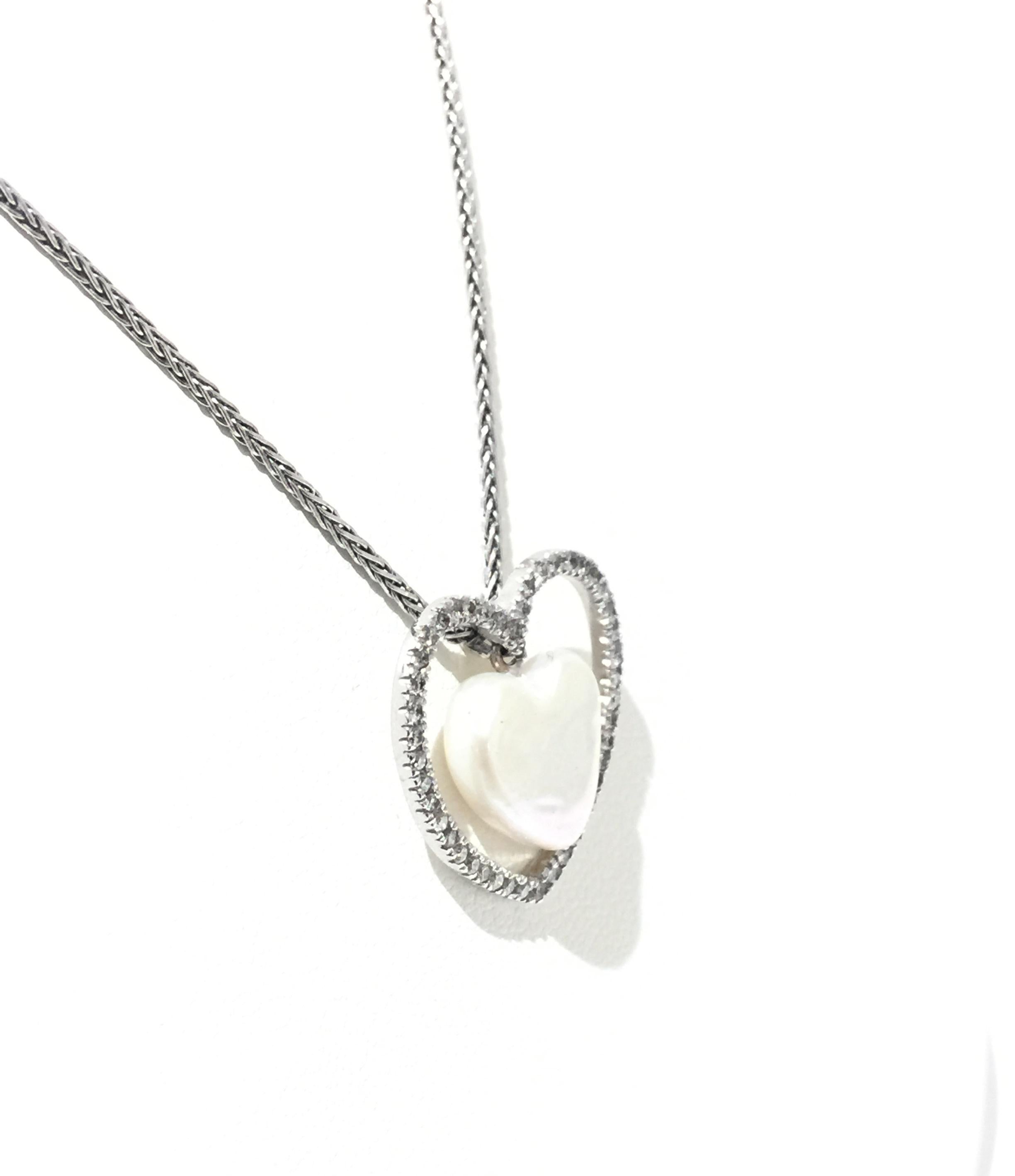 Yvel Collana con cuore di perle e diamanti N2HOOKHDW In condizioni Nuovo in vendita a Wilmington, DE