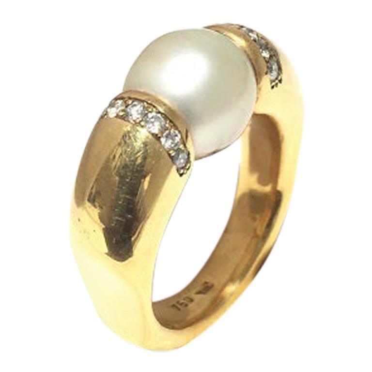 Yvel Pearl and Diamond Ladies Ring R20GOSSY For Sale