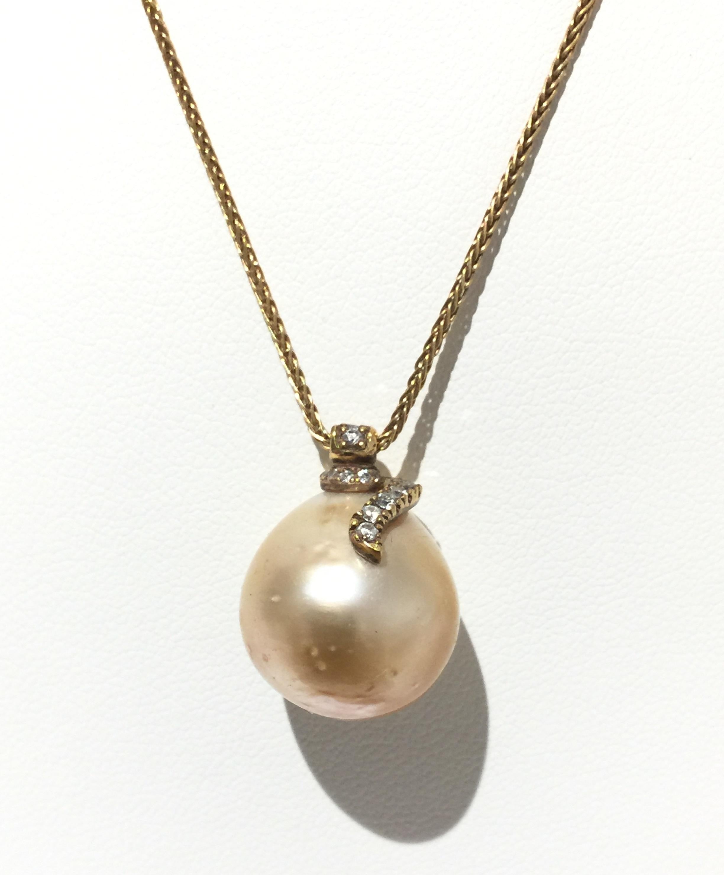 Yvel Pearl and Diamond Necklace.
18k Yellow gold 
Pearl 
Diamonds 0.18ctw
N295GO1Y