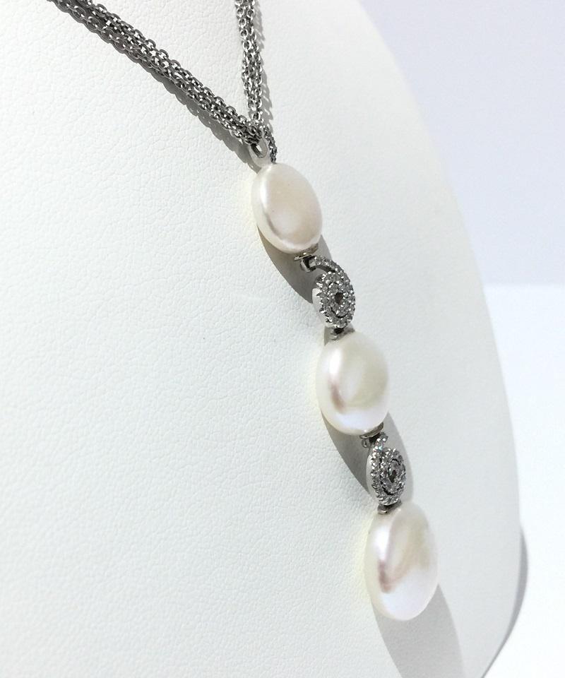 Collier en perles et diamants en forme de biseau N319MINIW Neuf - En vente à Wilmington, DE