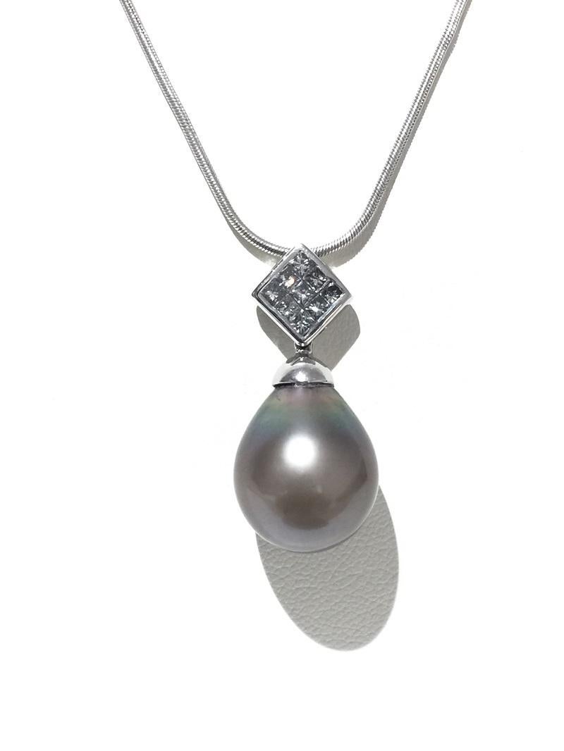 Ciondolo con perle e diamanti Yvel.
Oro bianco 18k 
Perla
Diamanti 0,40ctw
N9SQSSW