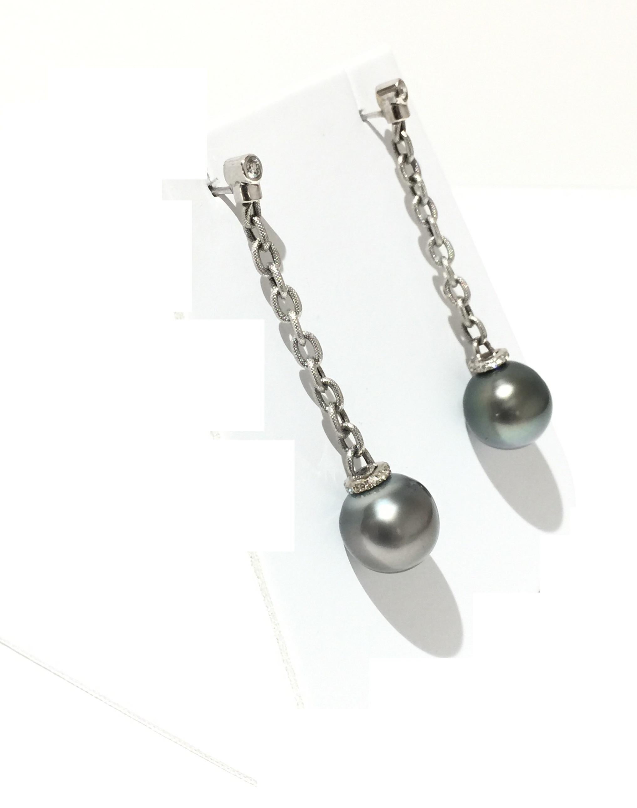 Yvel Ohrring mit Perlen und Diamanten.
18k Weißgold 
Perlen
Diamanten 0,25ctw
E1MAR4THW