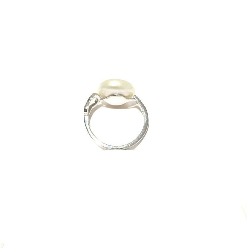 Yvel Pearl and Diamonds Ladies Ring.
18k White Gold 
Pearl 
Diamonds 0.13ctw
R1BRQFLTW