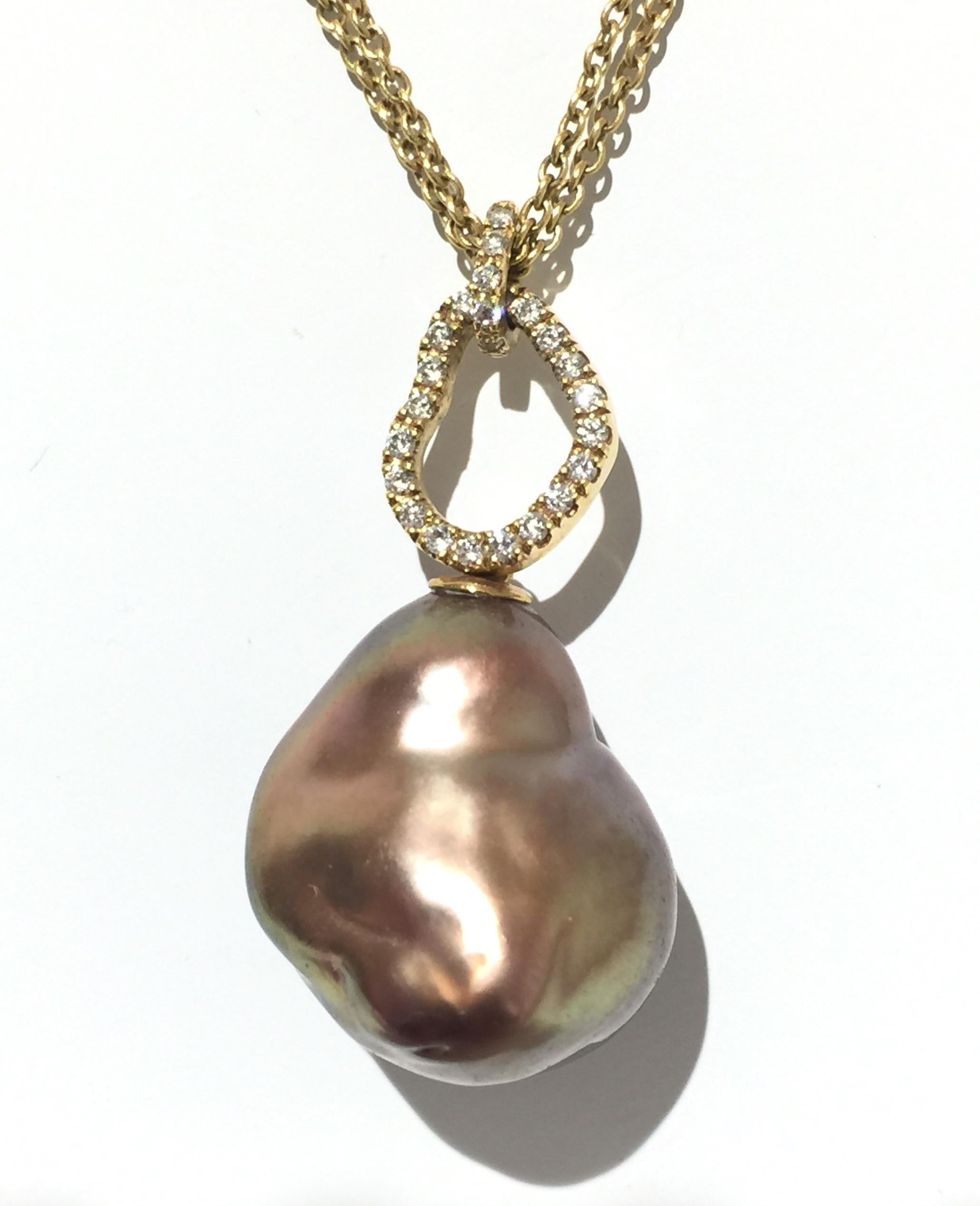 Yvel Pearl and Diamonds Necklace.
18k Yellow gold 
Pearl
Diamonds 0.17ctw
N1BRQBRY