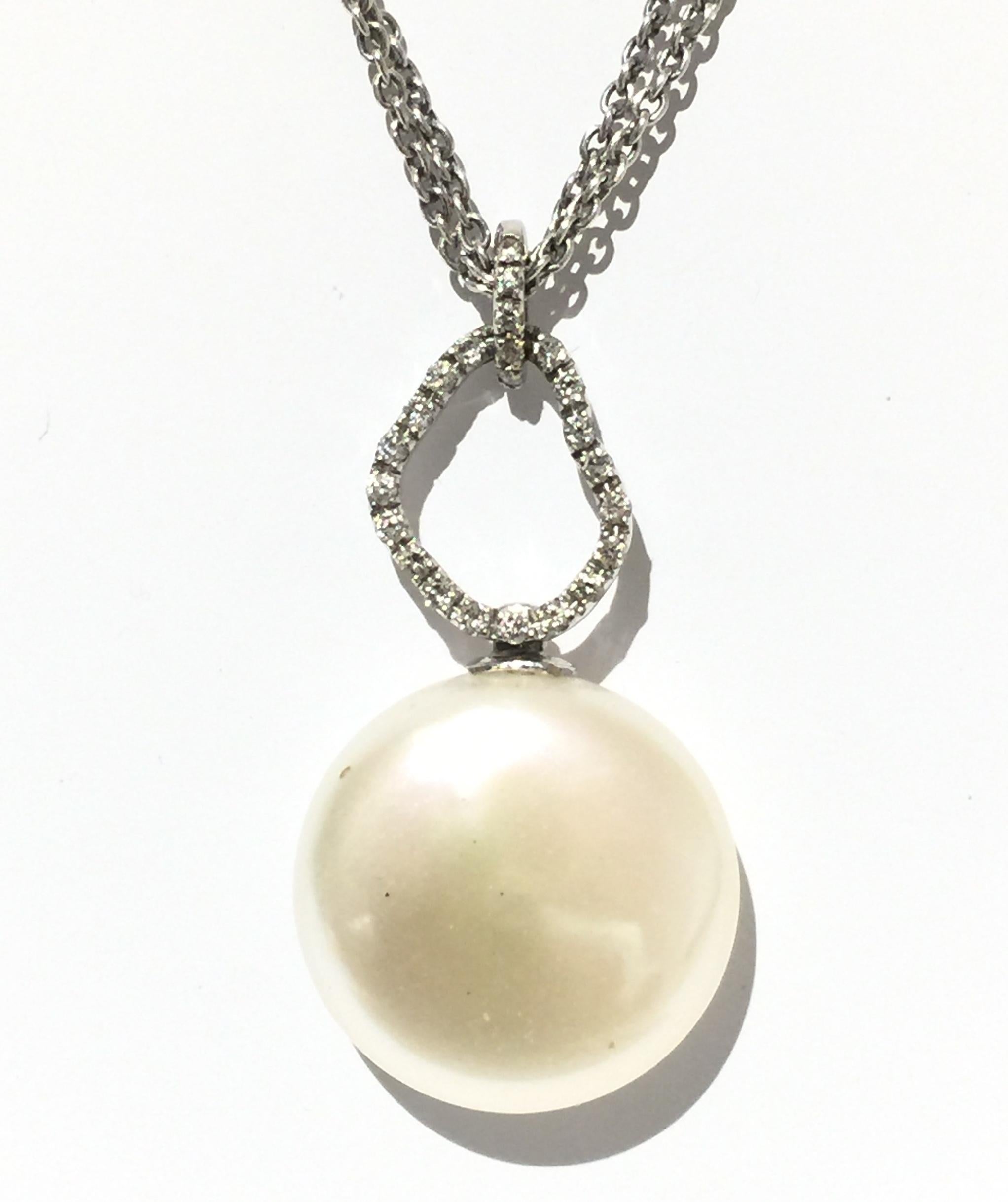 Yvel Pearl and Diamonds Necklace.
18k White Gold 
Pearl
Diamonds 0.17ctw
N1BRQFLTW