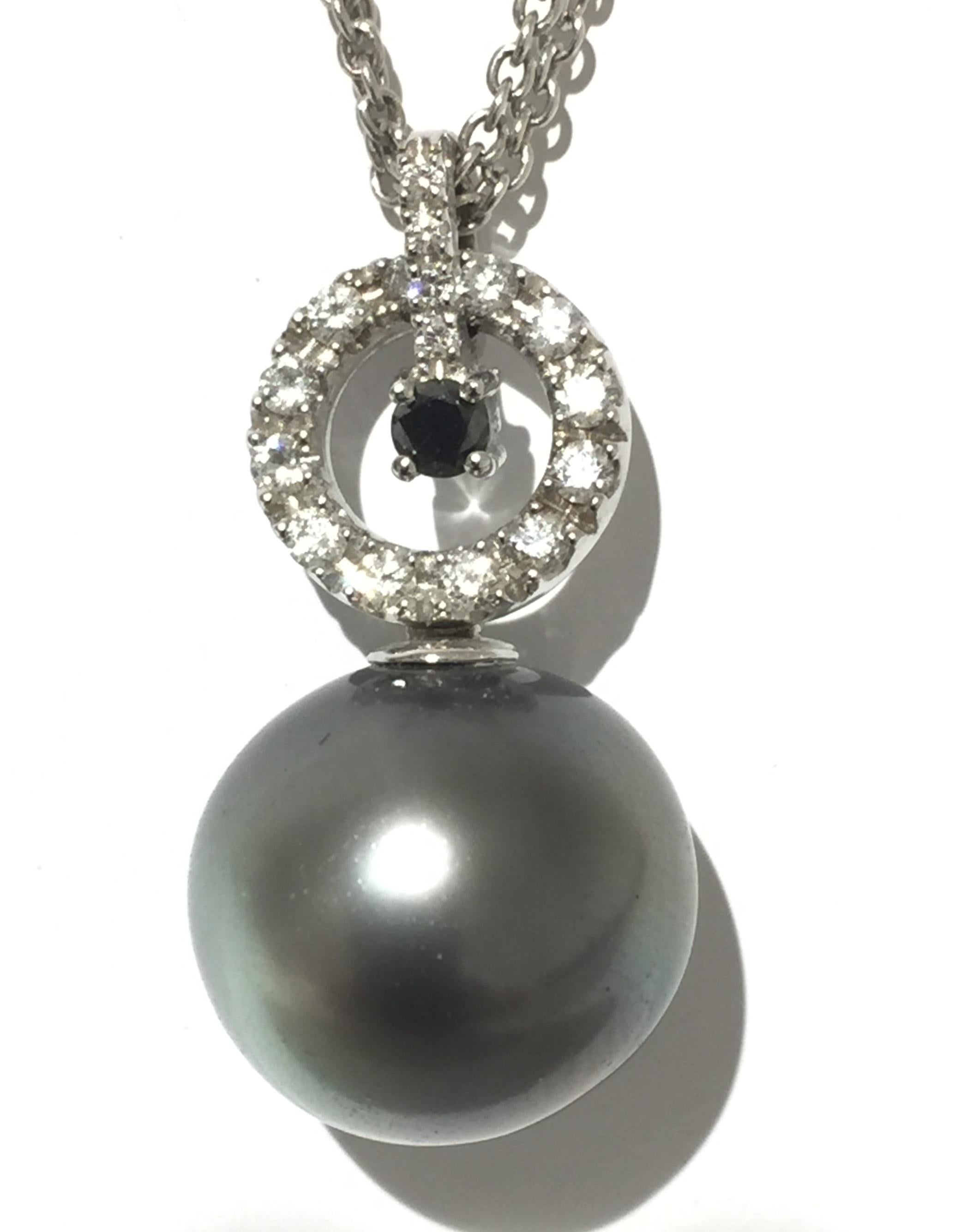 Yvel Pearl and Diamonds Necklace.
18k White Gold 
Pearl
Diamonds 0.21ctw
N1CHRITHW