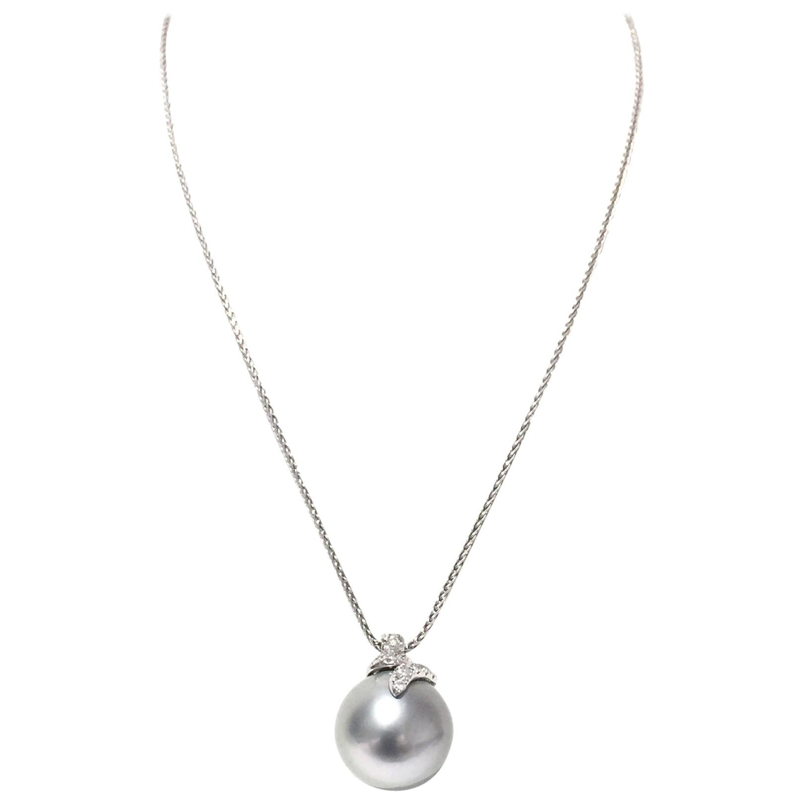 Yvel Pearl and Diamonds Necklace N295BLSSW For Sale