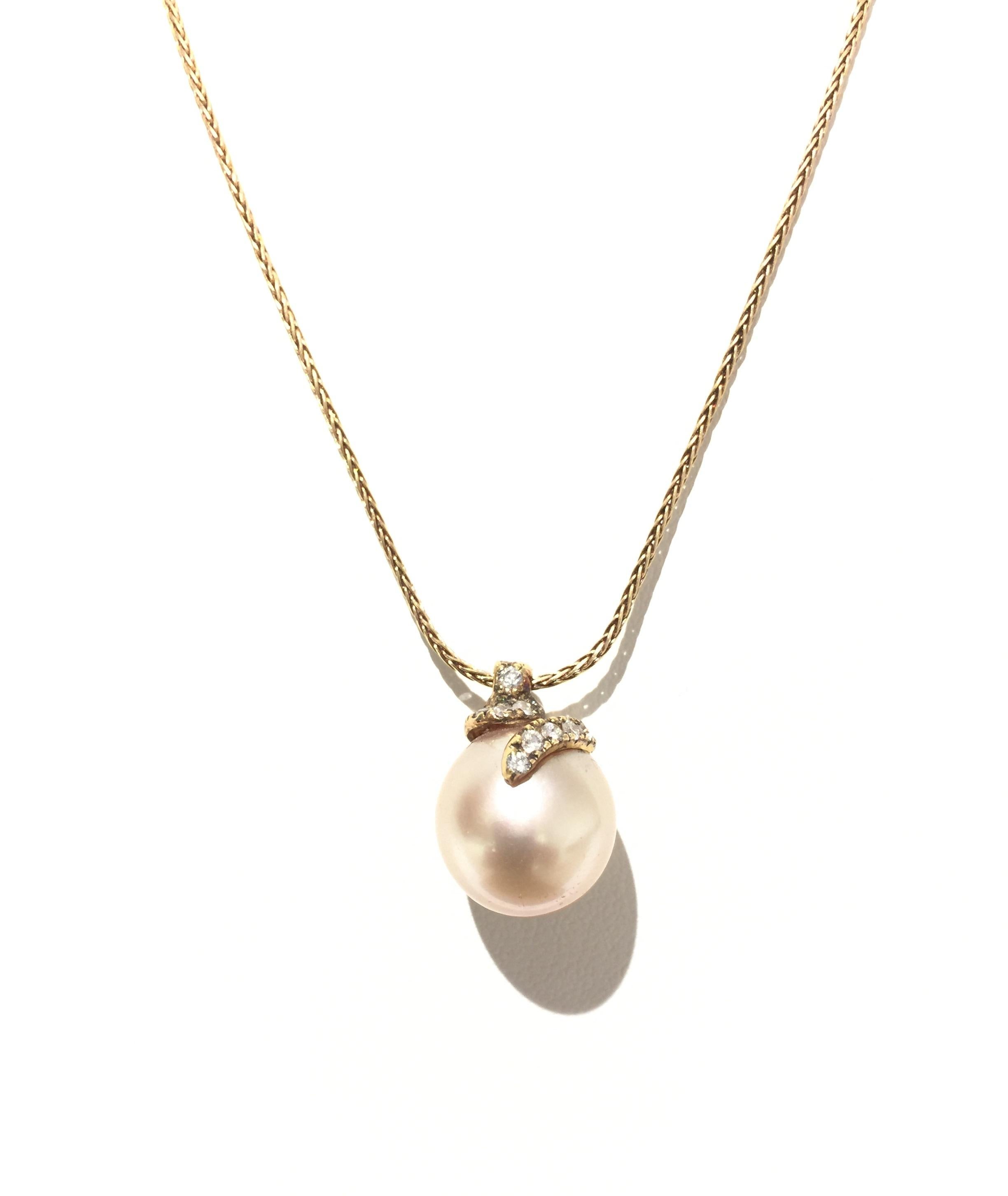 Collana di perle e diamanti Yvel.
Oro giallo 18k 
Perla 
Diamanti 0,18ctw
N295BR1Y