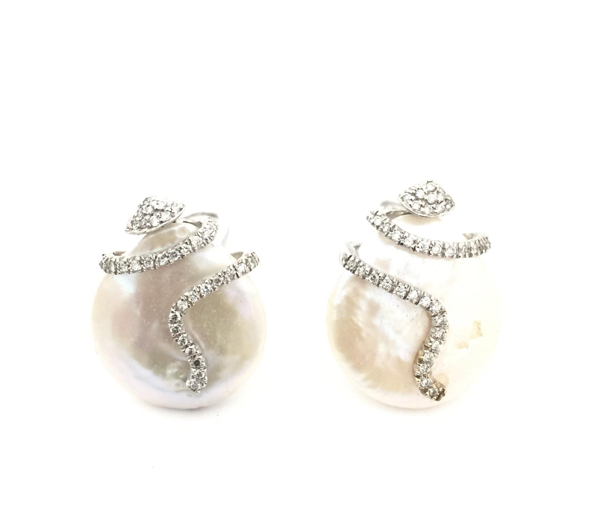 Boucles d'oreilles en forme de dôme avec perles et diamants E295FLLW Unisexe en vente