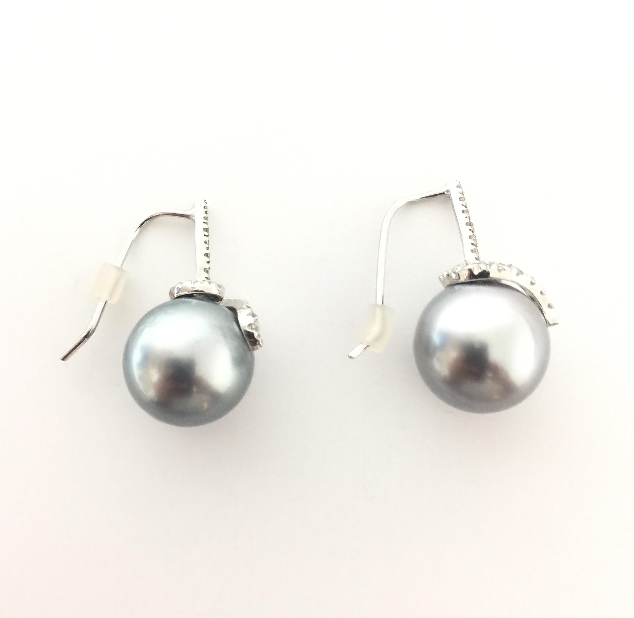Yvel Orecchino con perle e diamanti E2HOOKBLW In condizioni Nuovo in vendita a Wilmington, DE