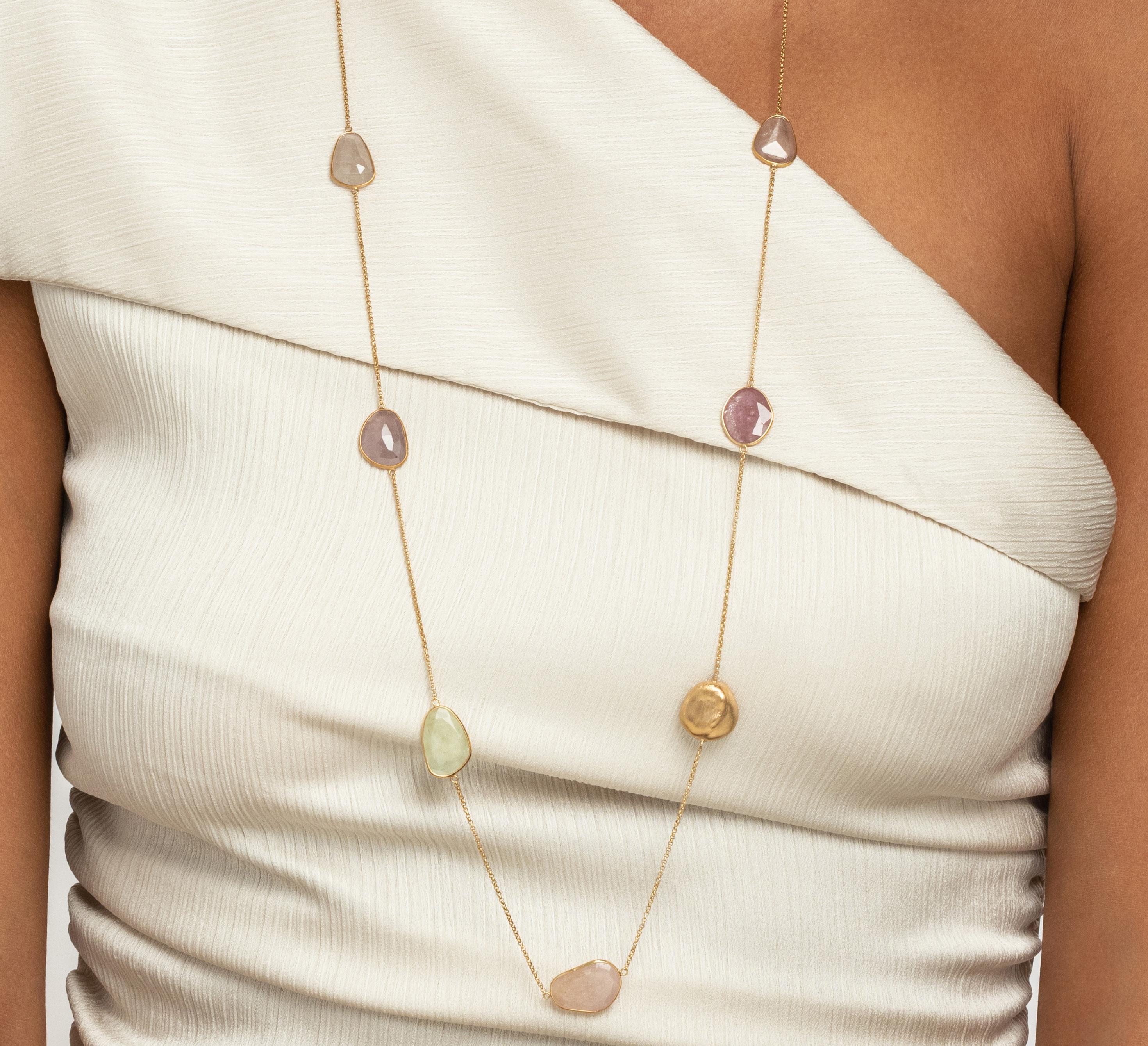 Yvel Rainbow Natural Sapphire Necklace in 18K Yellow Gold In New Condition For Sale In Jerusalem, IL