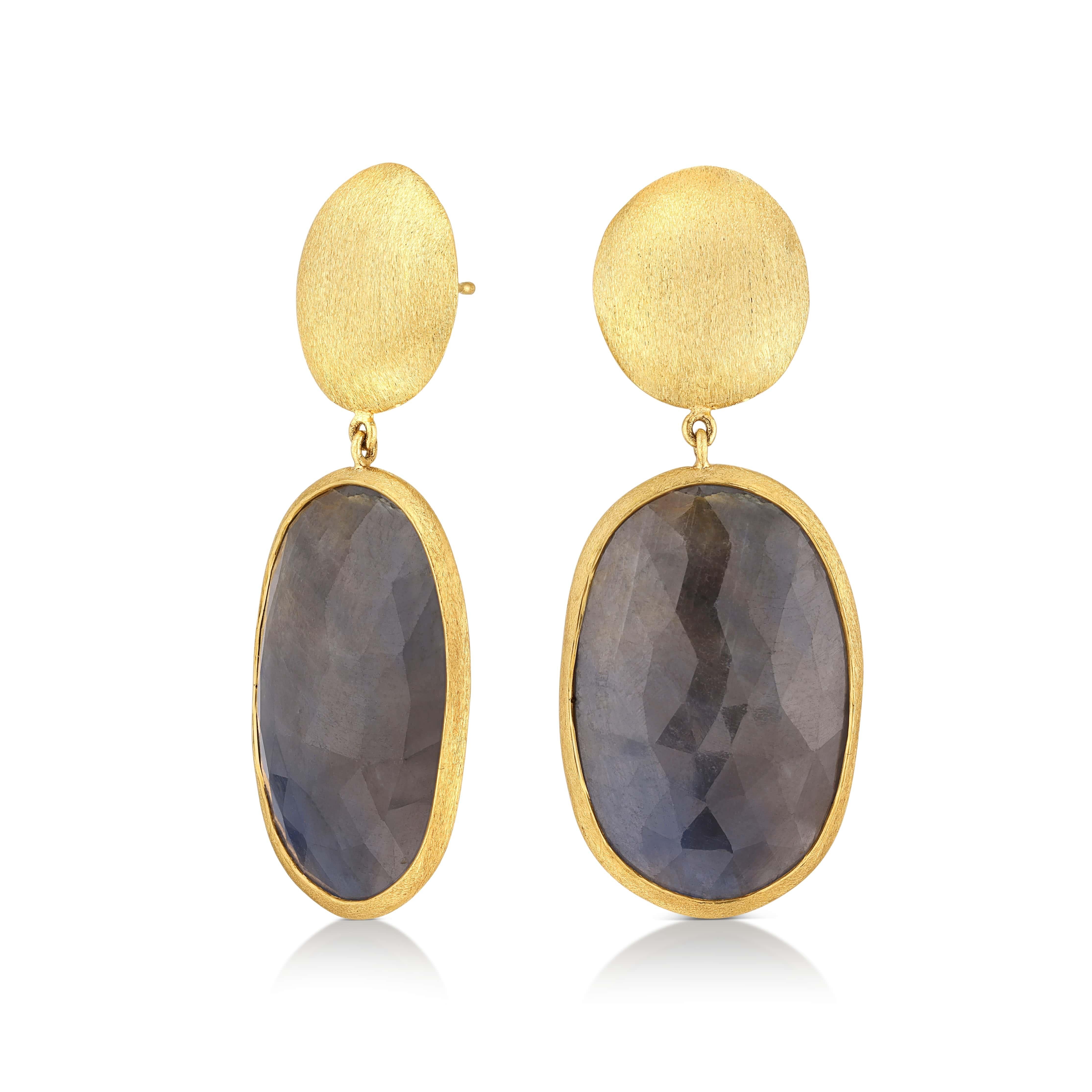 The Sapphire Earrings from Yvel’s Rainbow Collection are a mesmerizing homage to the twilight hues of the African sky. Crafted from 18K yellow gold, these earrings feature 38.00 ct. of natural sapphires, whose deep blue tones are reminiscent of the