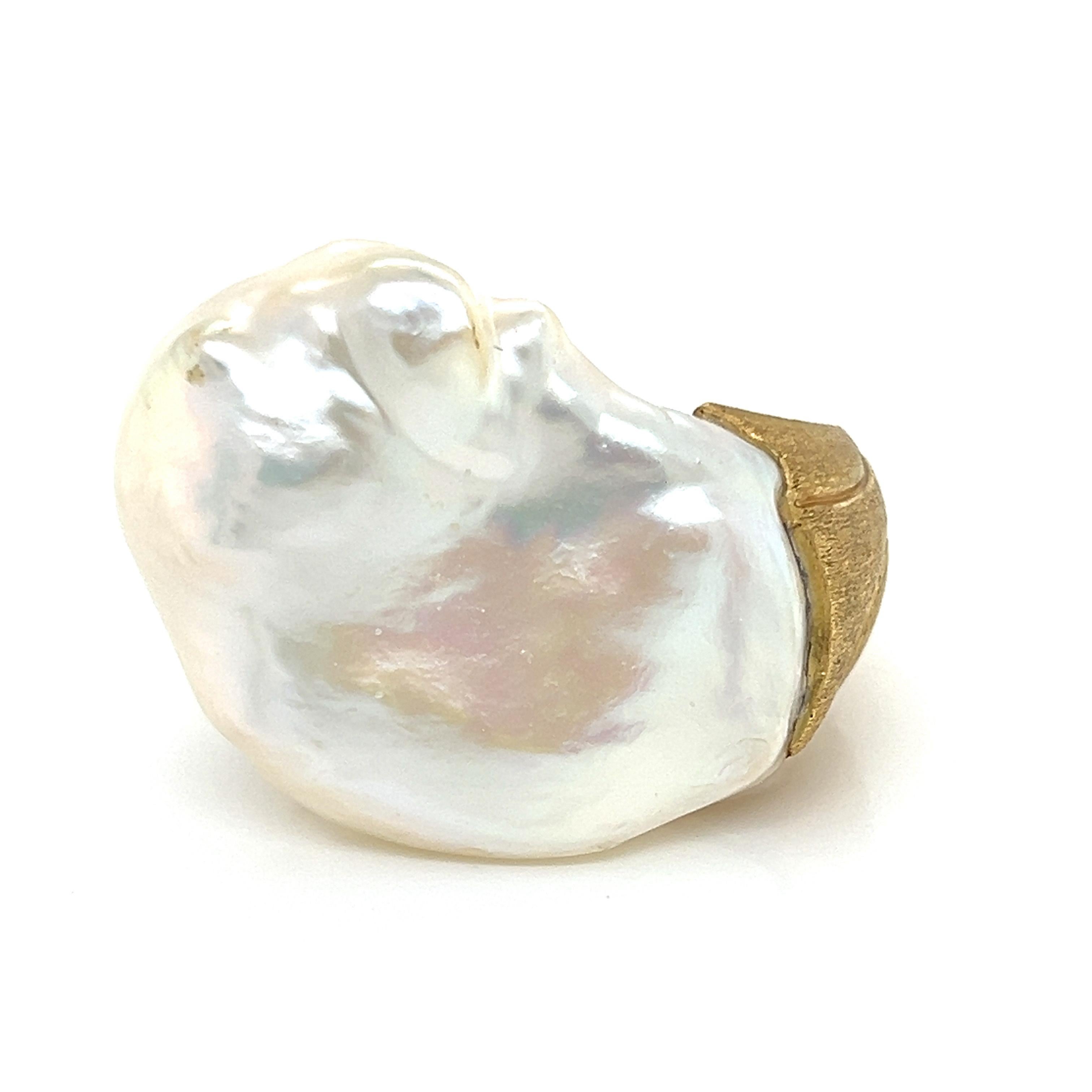 Yvel Anello barocco di perle d'acqua dolce in oro giallo 18k - Misura 6 in vendita 5