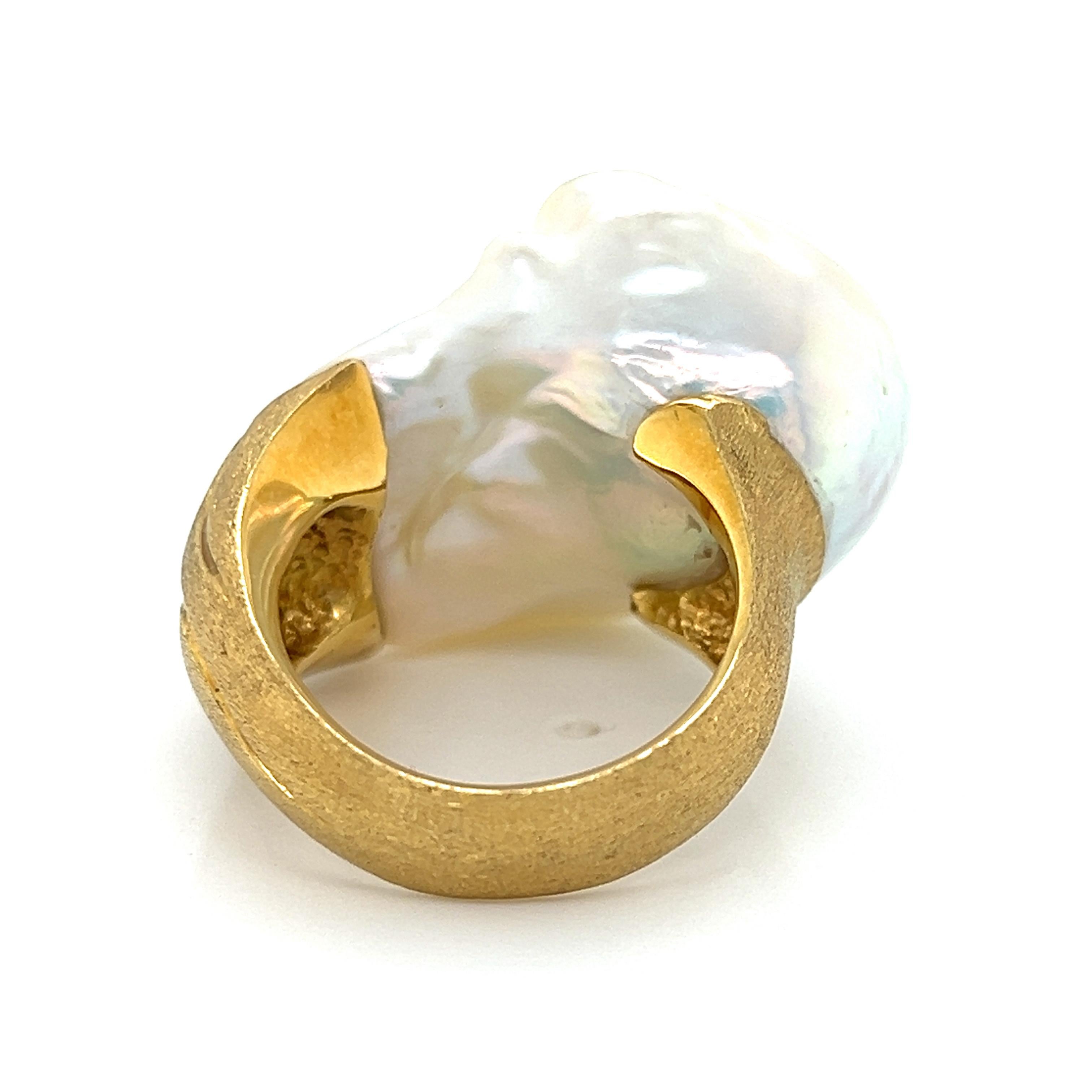 Taglio grezzo Yvel Anello barocco di perle d'acqua dolce in oro giallo 18k - Misura 6 in vendita