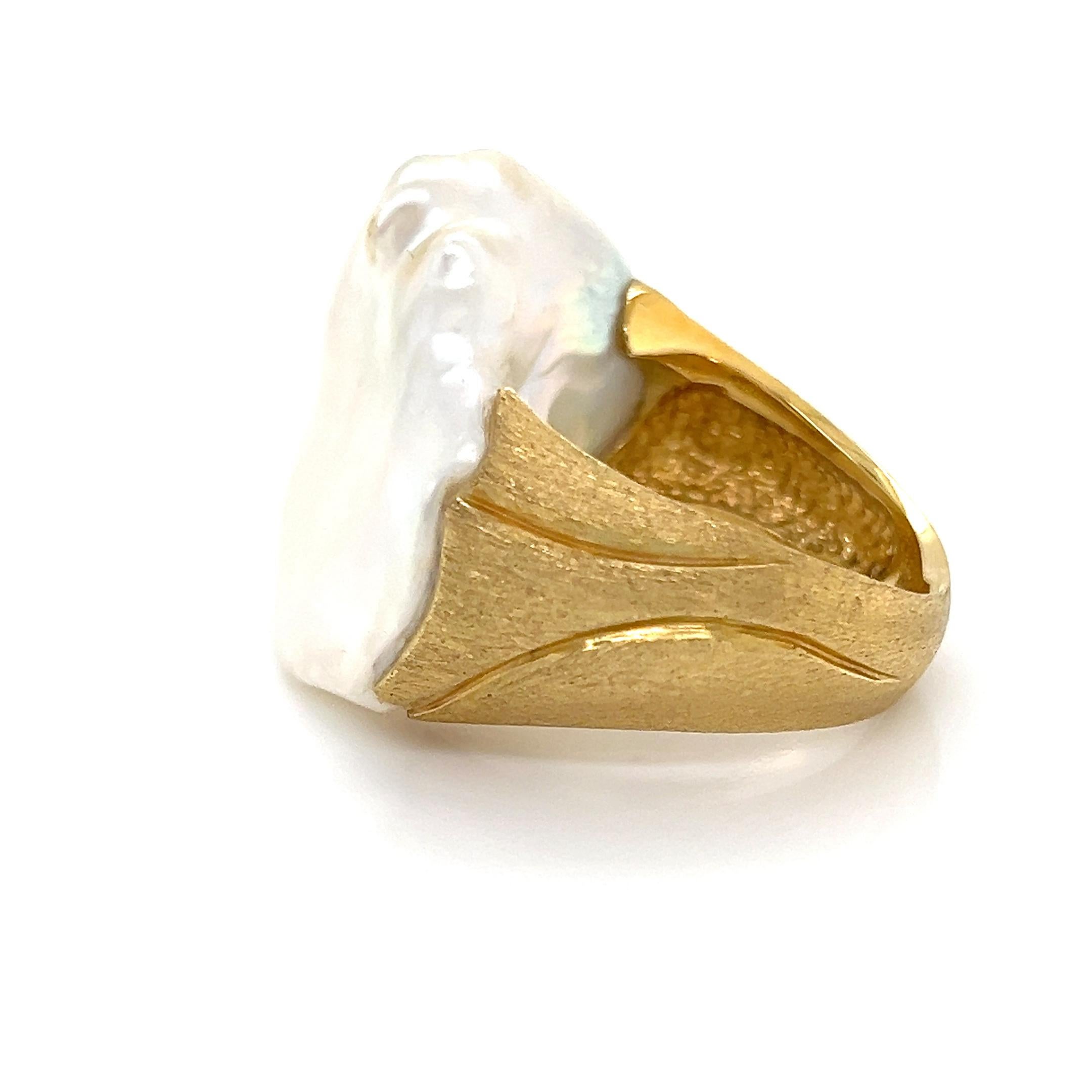 Yvel Anello barocco di perle d'acqua dolce in oro giallo 18k - Misura 6 In condizioni ottime in vendita a Boca Raton, FL