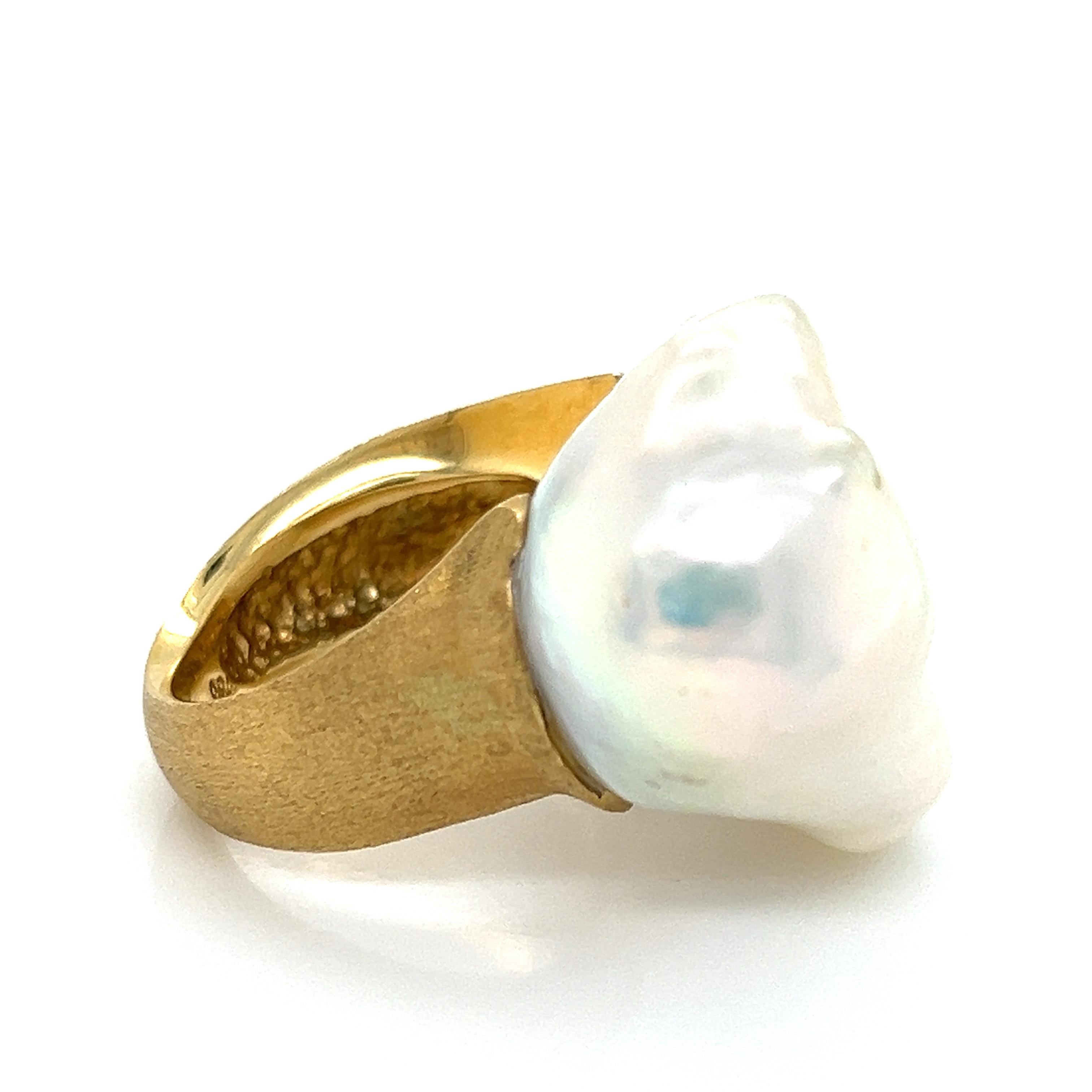 Donna Yvel Anello barocco di perle d'acqua dolce in oro giallo 18k - Misura 6 in vendita