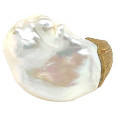 Yvel Satin Sea Baroque Freshwater Pearl 18k Yellow Gold Ring - Size 6