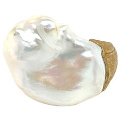 Yvel Satin Sea Baroque Freshwater Pearl 18k Yellow Gold Ring