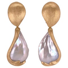 Yvel Satin Meeresbarock-Perlen-Ohrringe
