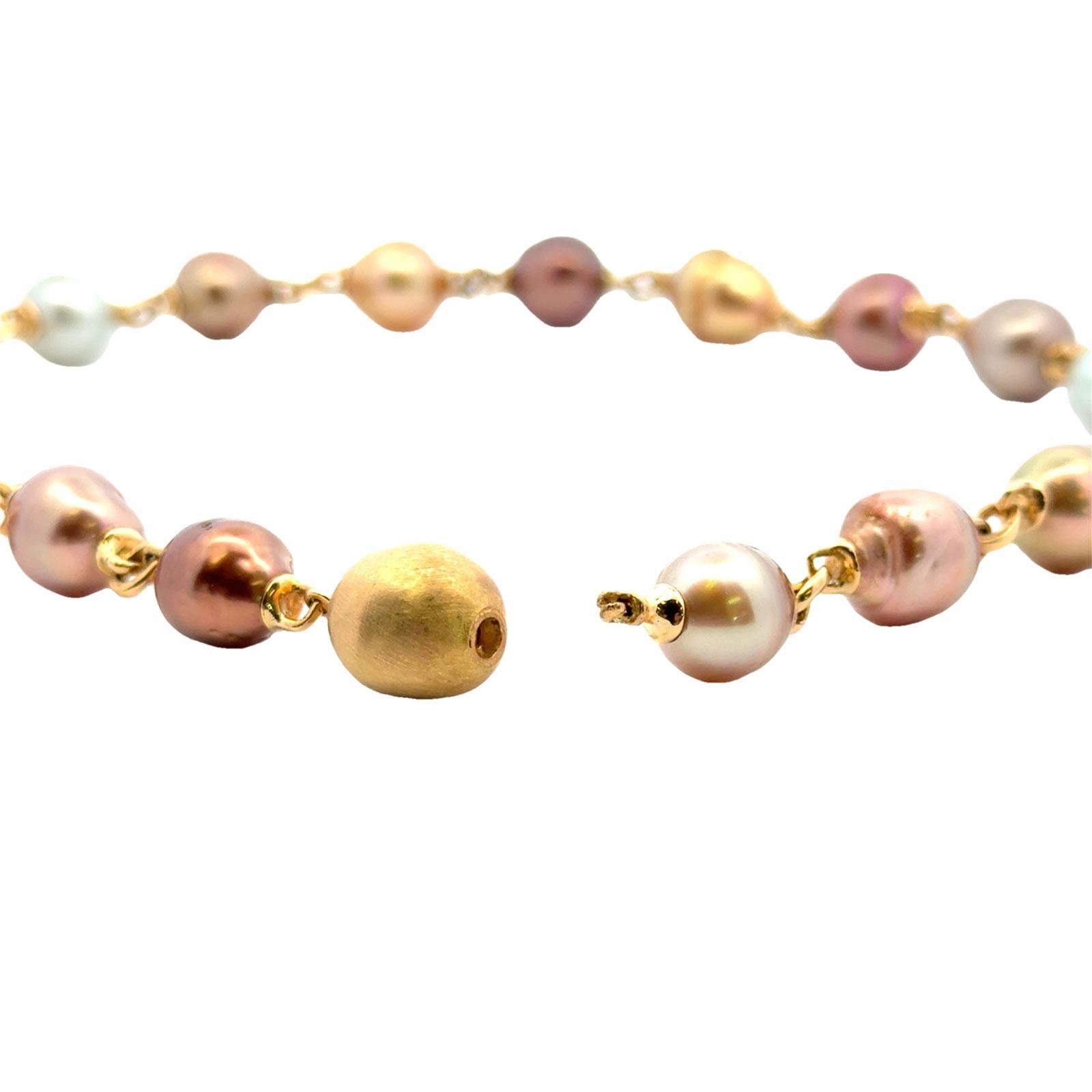 Collar de Perlas de Tahití del Mar Satinado de Oro Amarillo de 18 Kilates Yvel en Excelente Estado en Boca Raton, FL